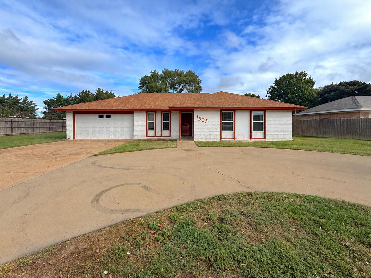 1505 E Geary Road Property Photo 1