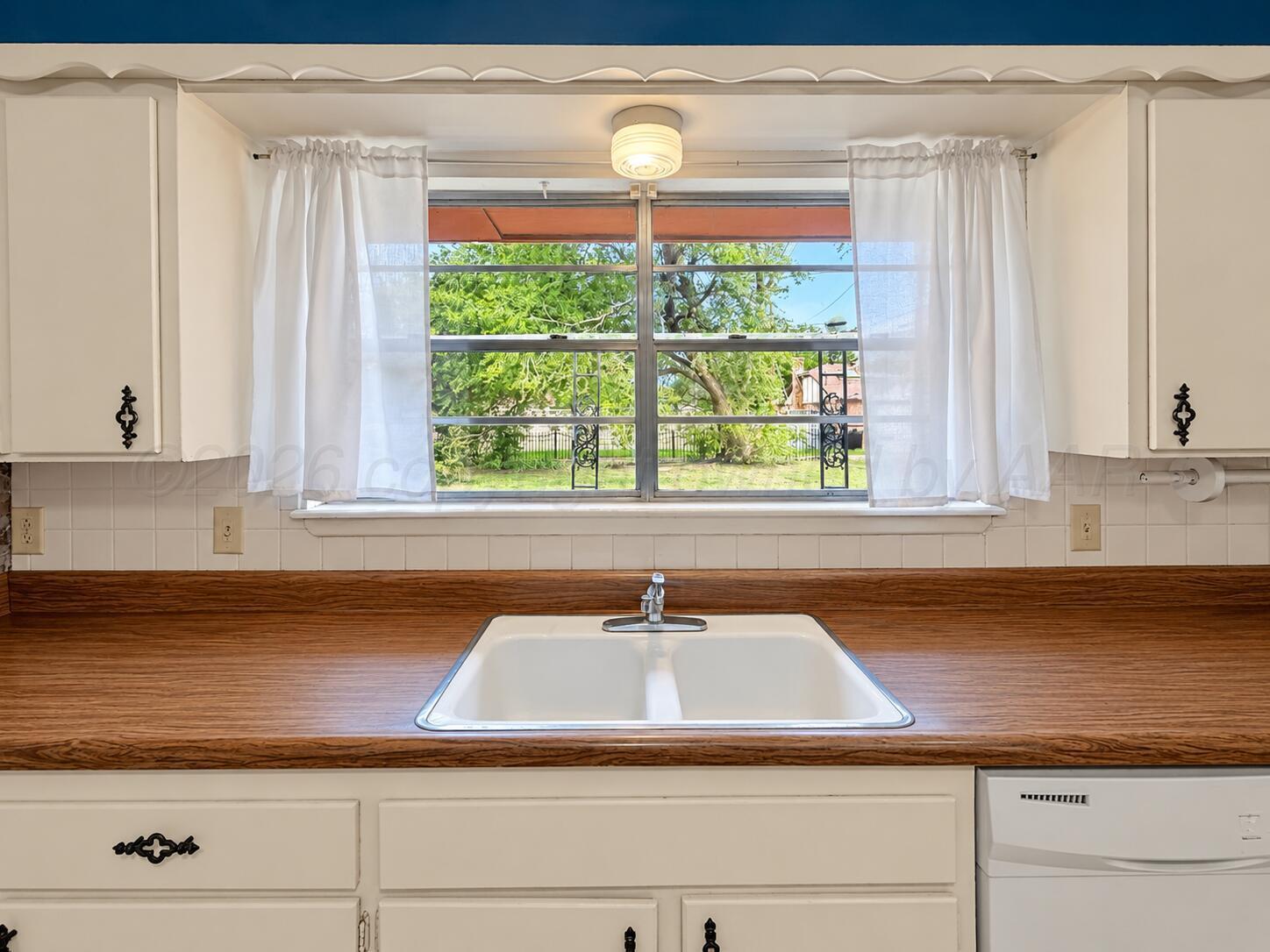 1505 E Geary Road Property Photo 6