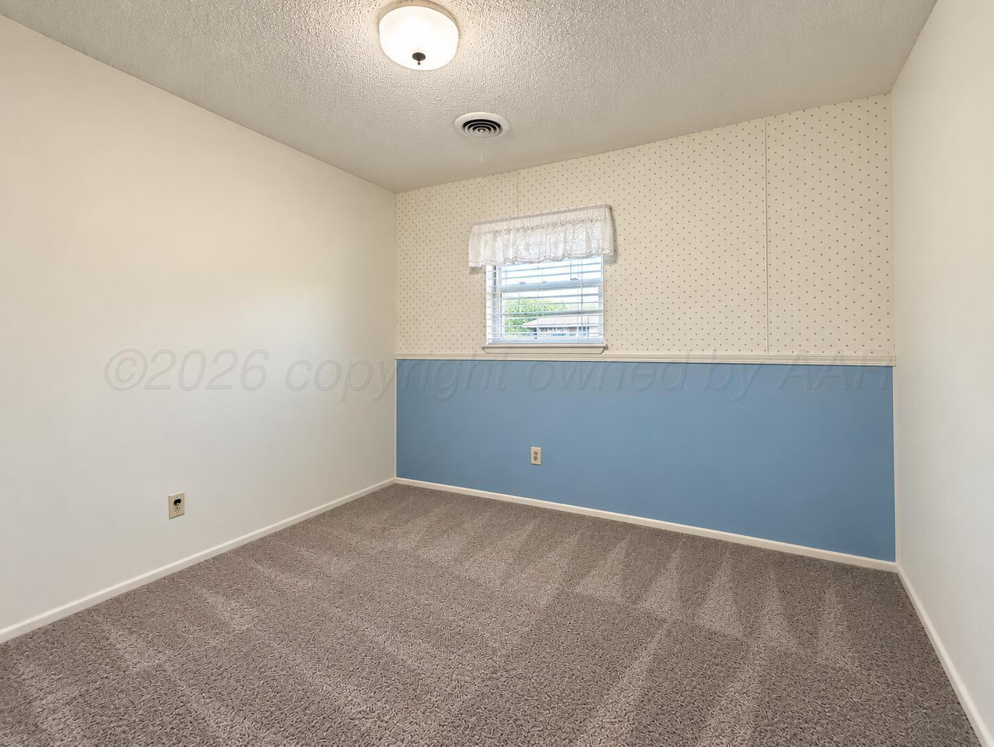 1505 E Geary Road Property Photo 11