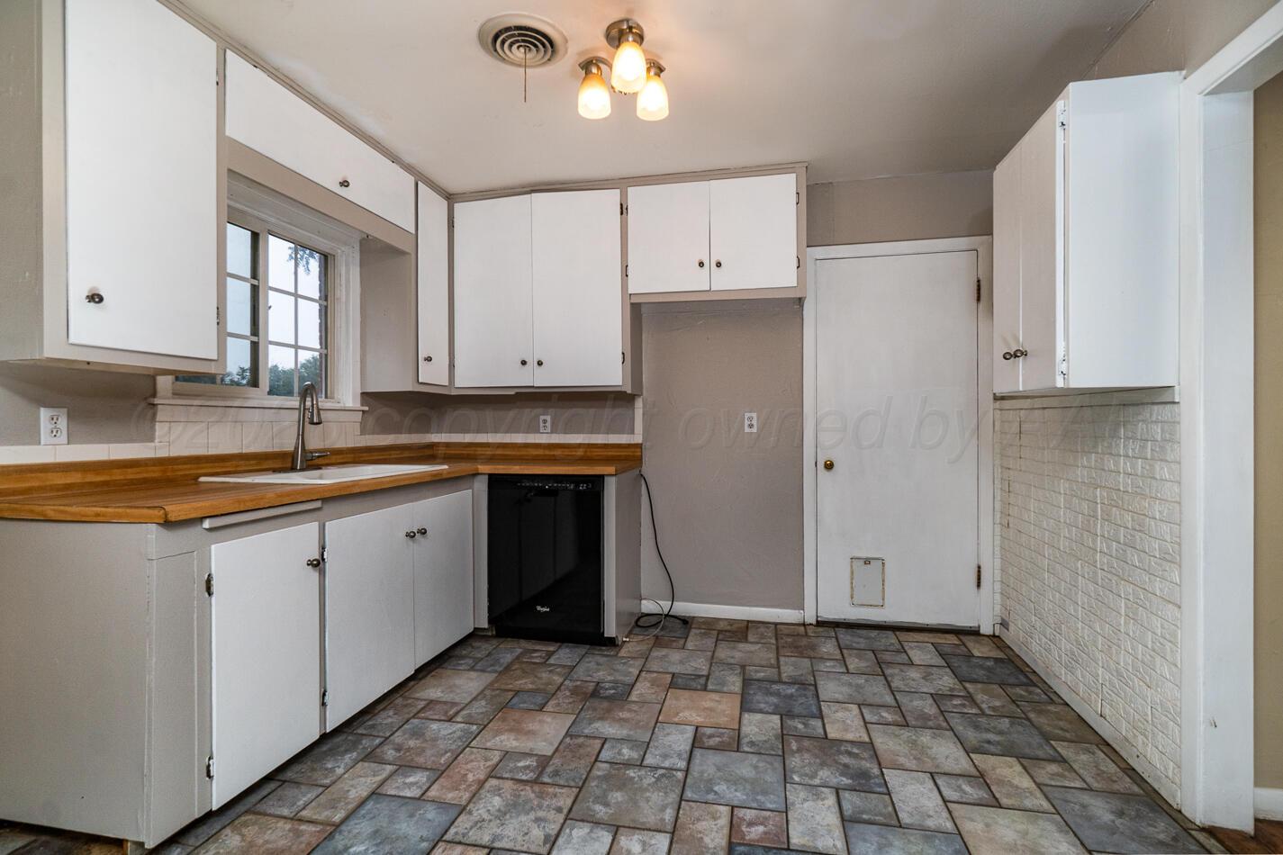 1823 S Virginia Street Property Photo 13