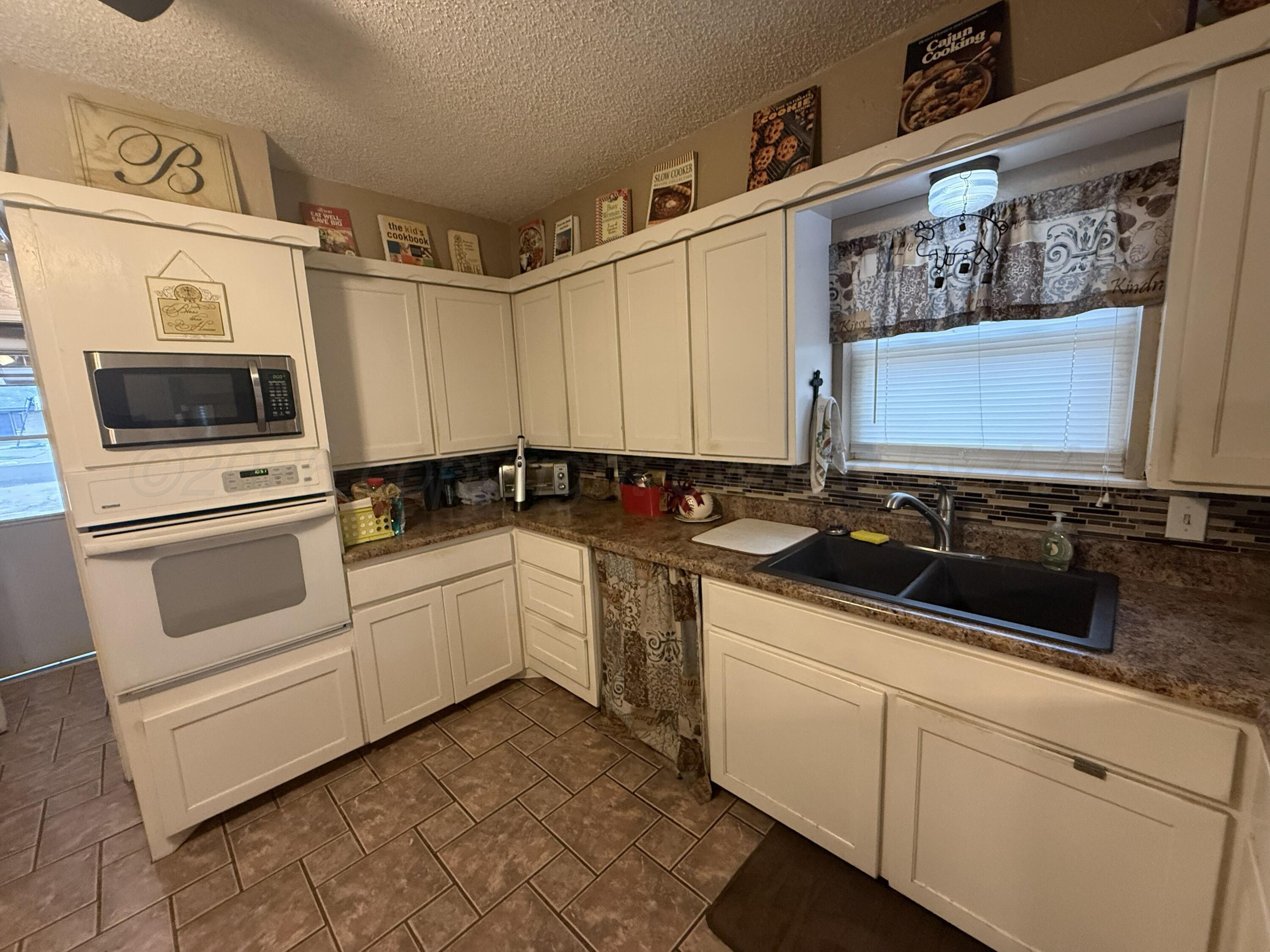 120 Nueces Street Property Photo 5