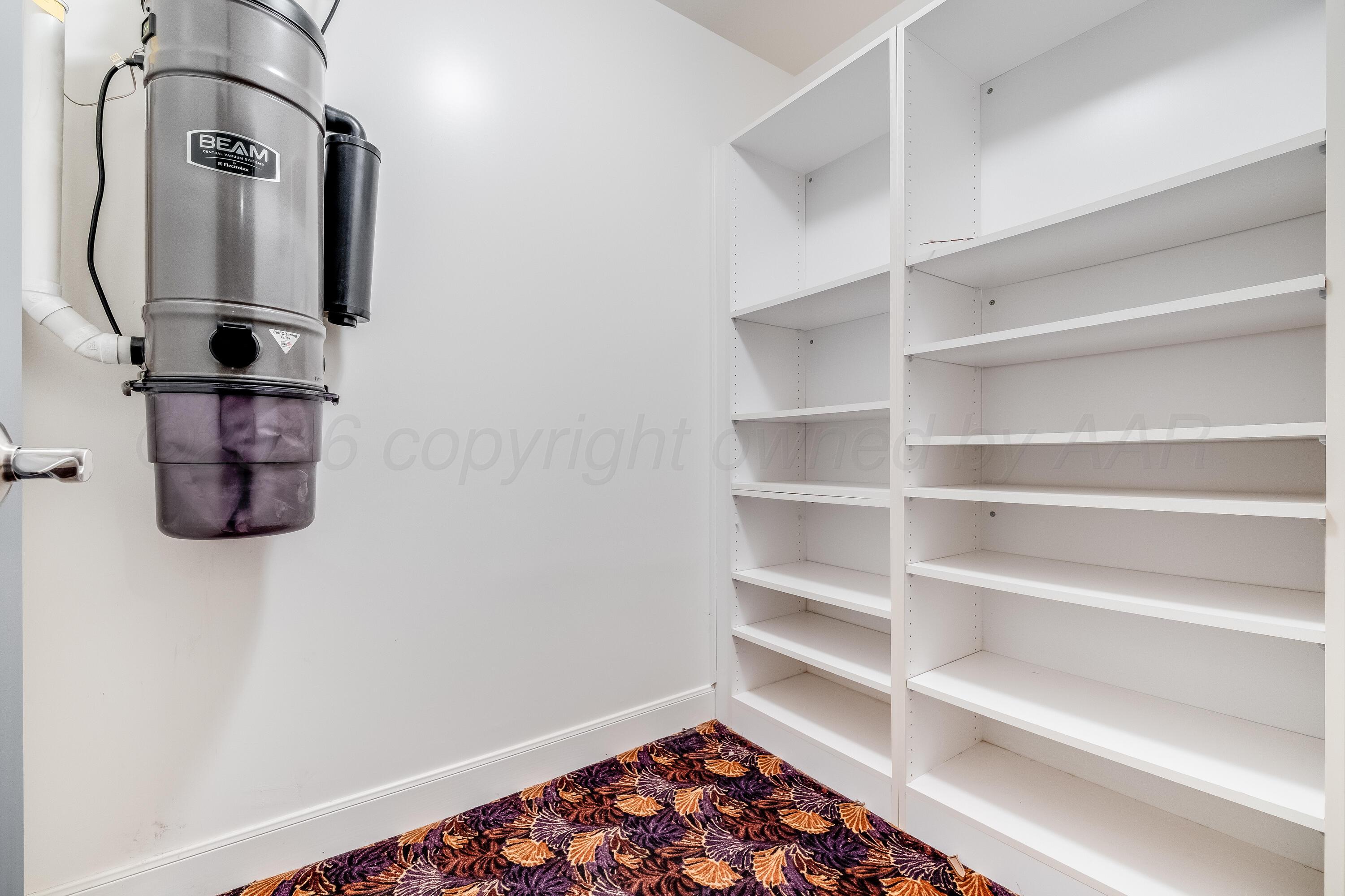 2223 S Ong Street Property Photo 14