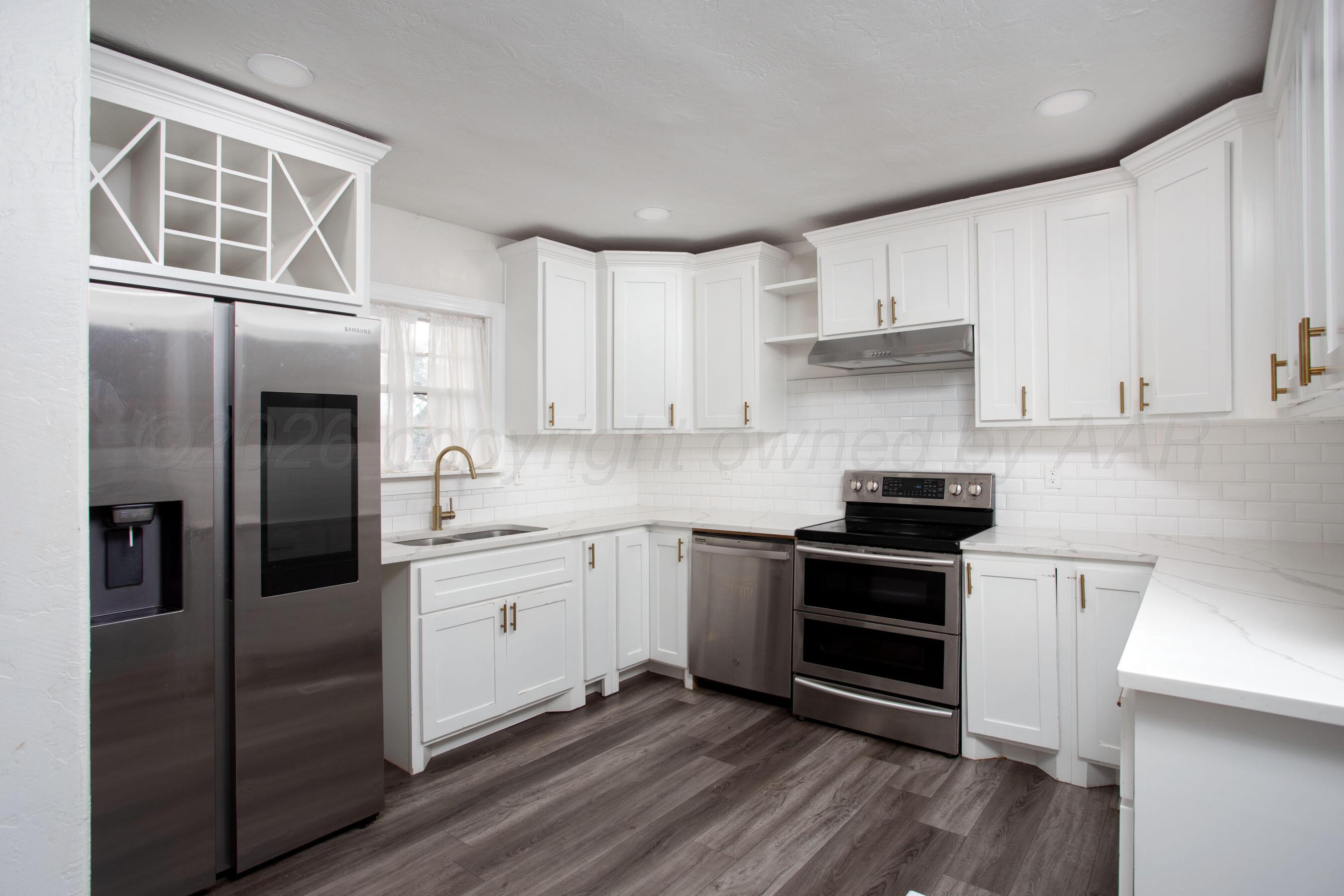 1033 Bowie Street Property Photo 2