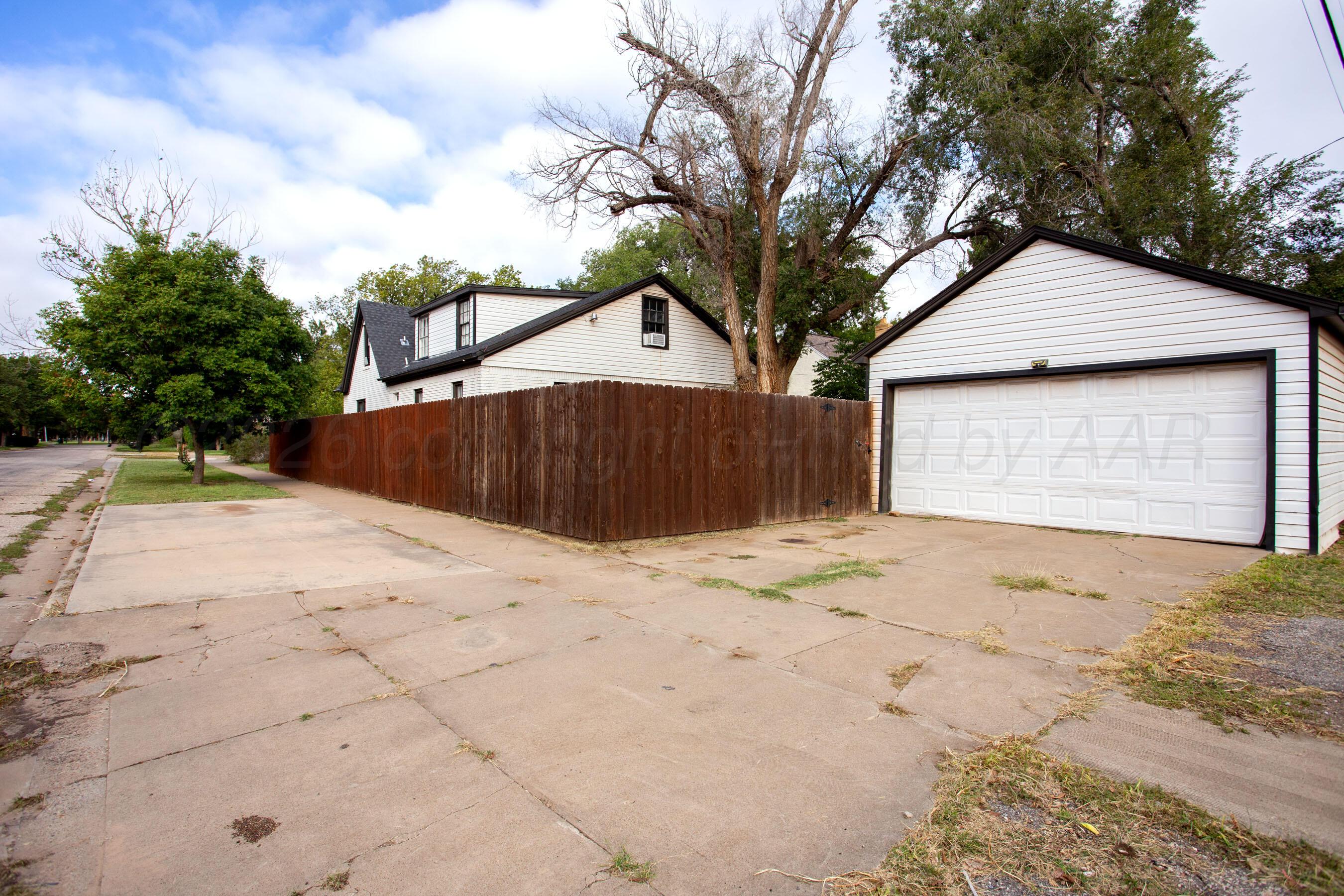 1033 Bowie Street Property Photo 3