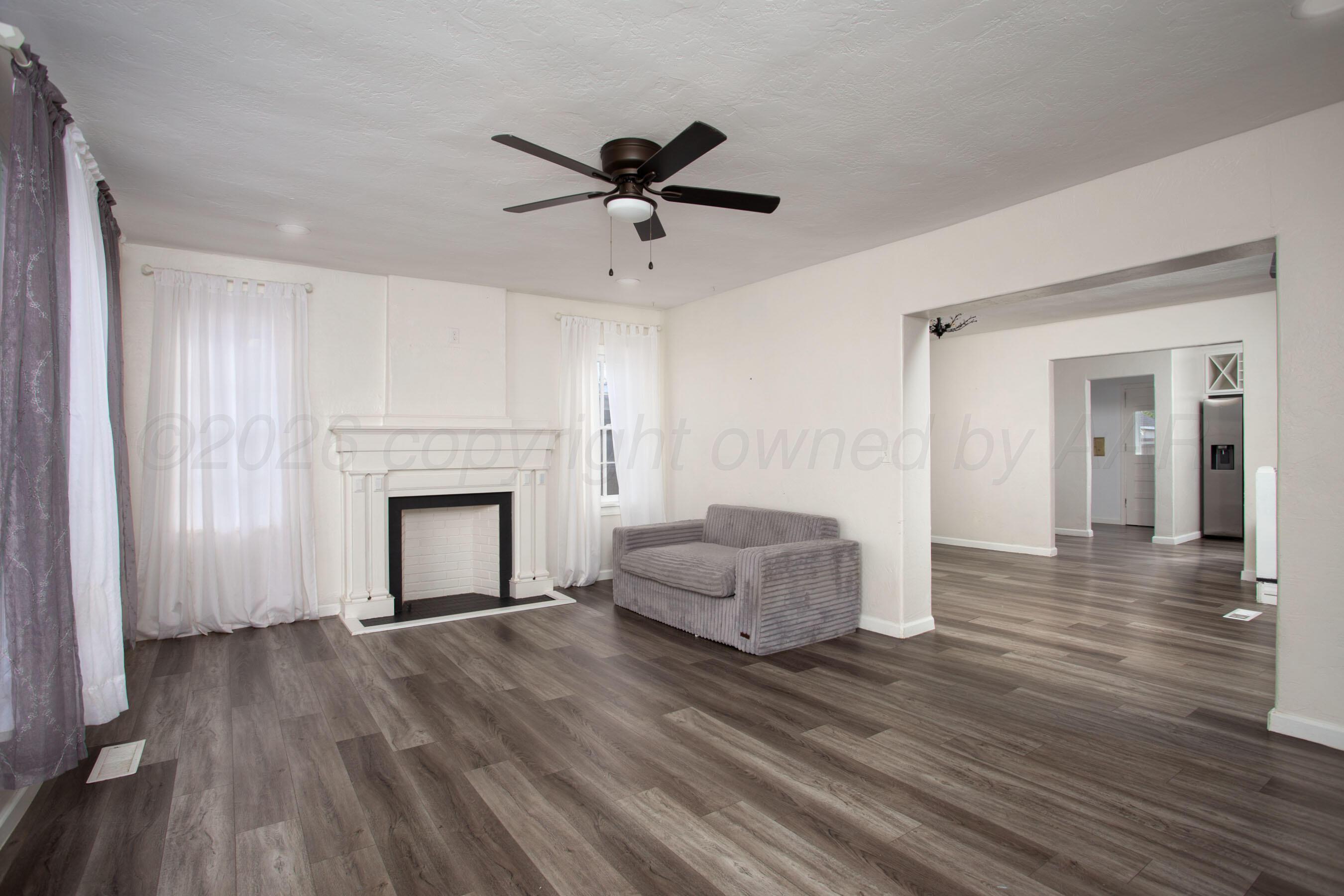 1033 Bowie Street Property Photo 4