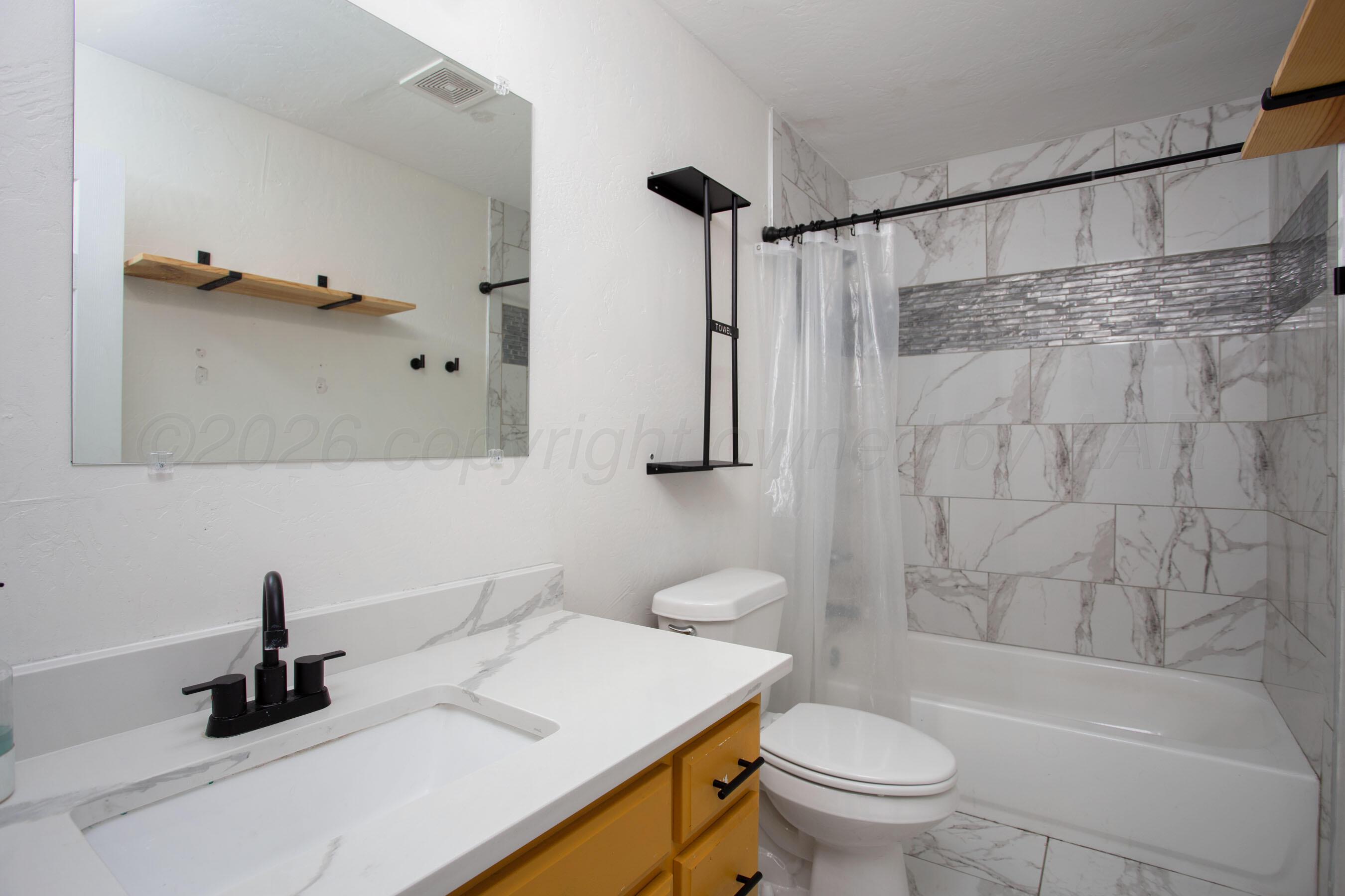 1033 Bowie Street Property Photo 5