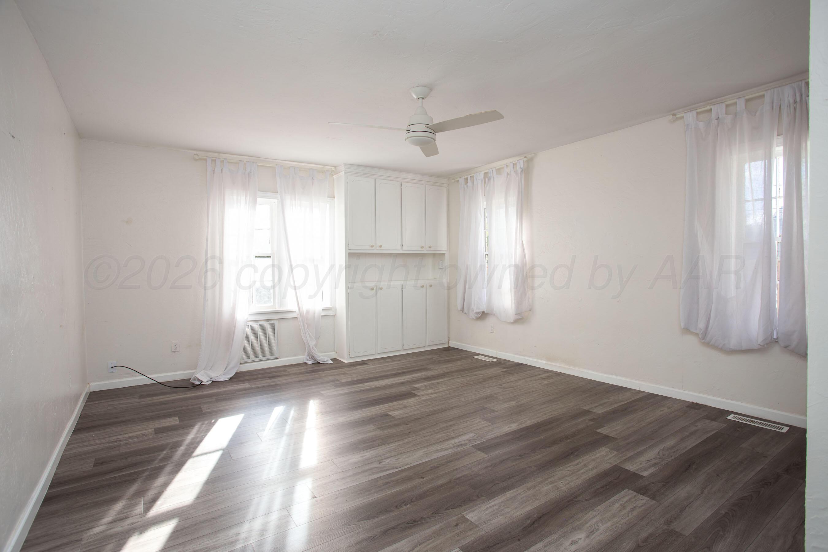 1033 Bowie Street Property Photo 8