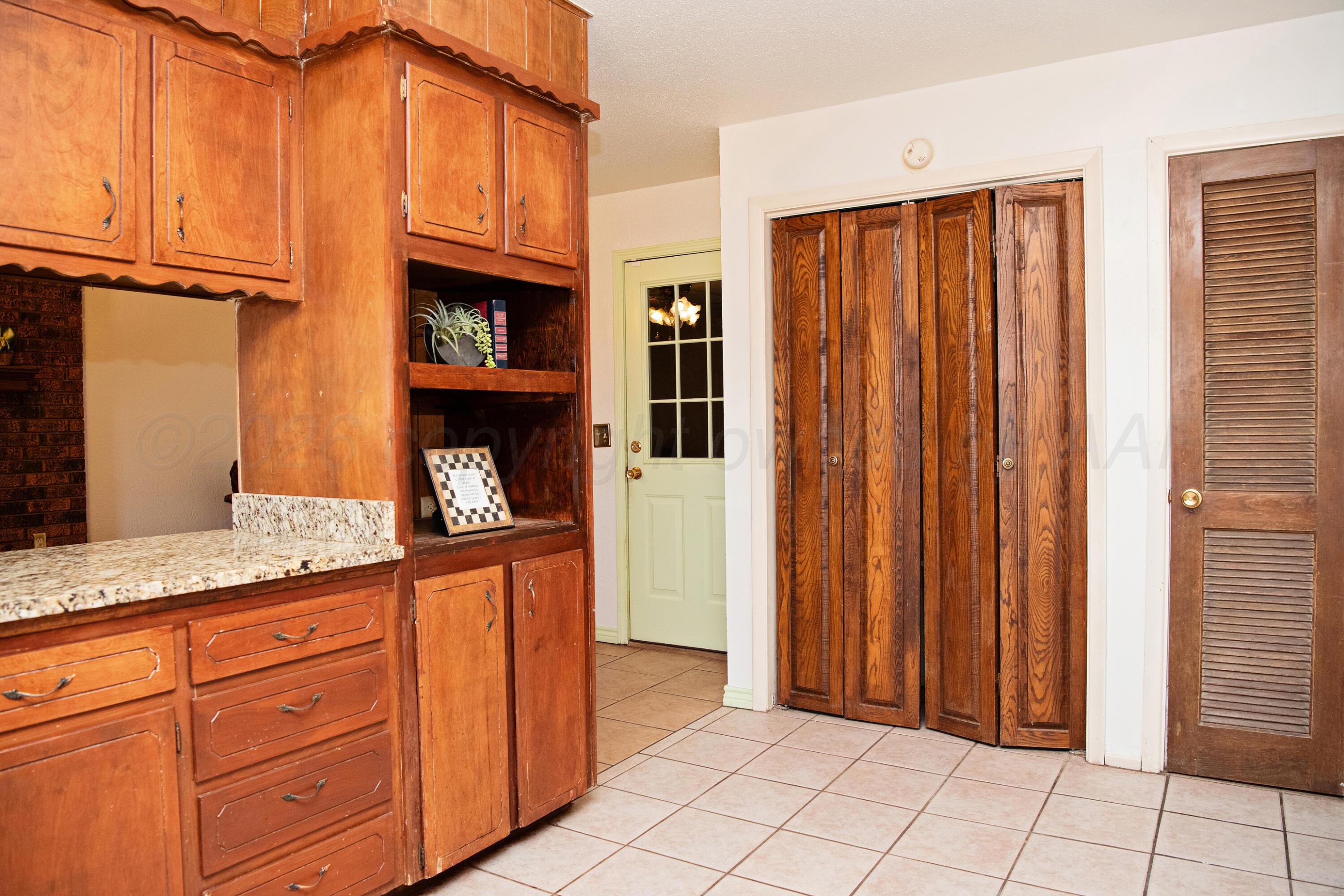 1507 N Irving Street Property Photo 8