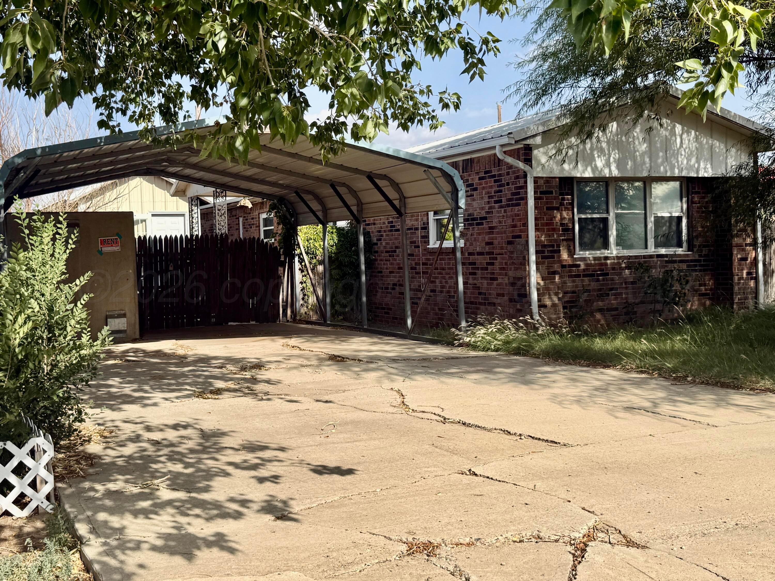 702 N Meredith Avenue Property Photo 1