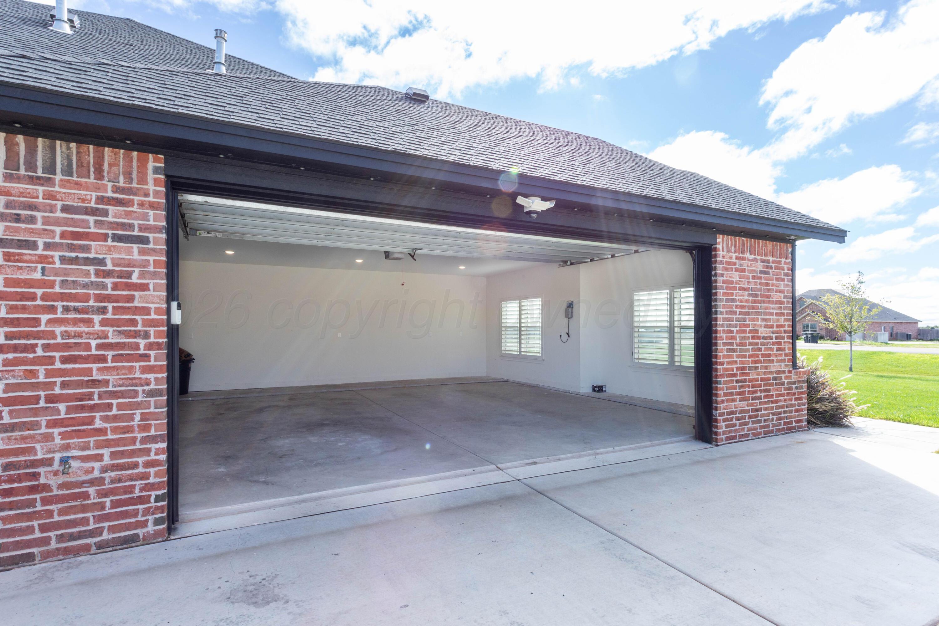 9420 Thornbush Drive Property Photo 4
