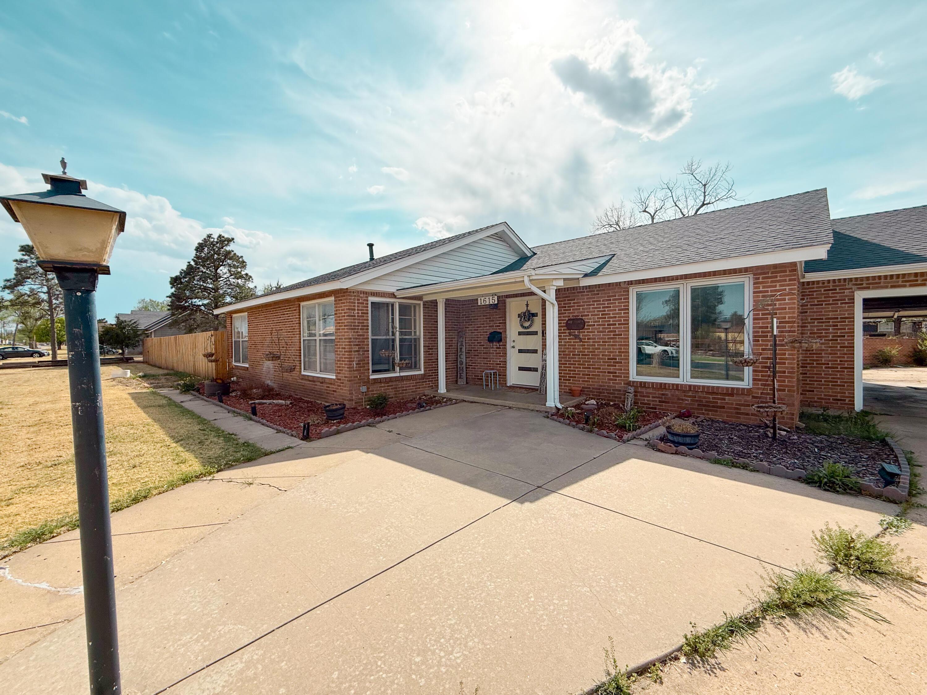 1615 N Russell Street Property Photo 3