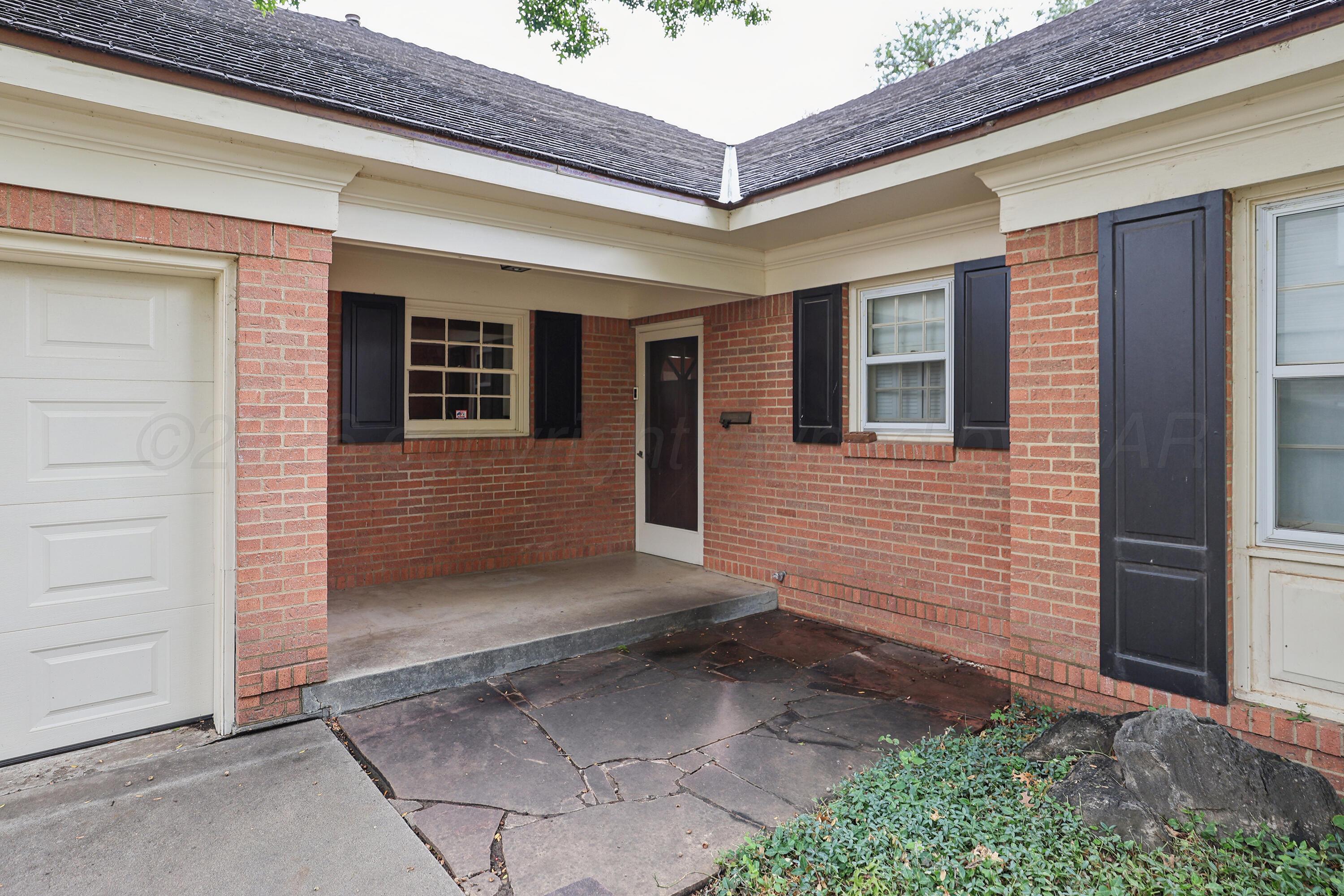2417 S Hughes Street Property Photo 4