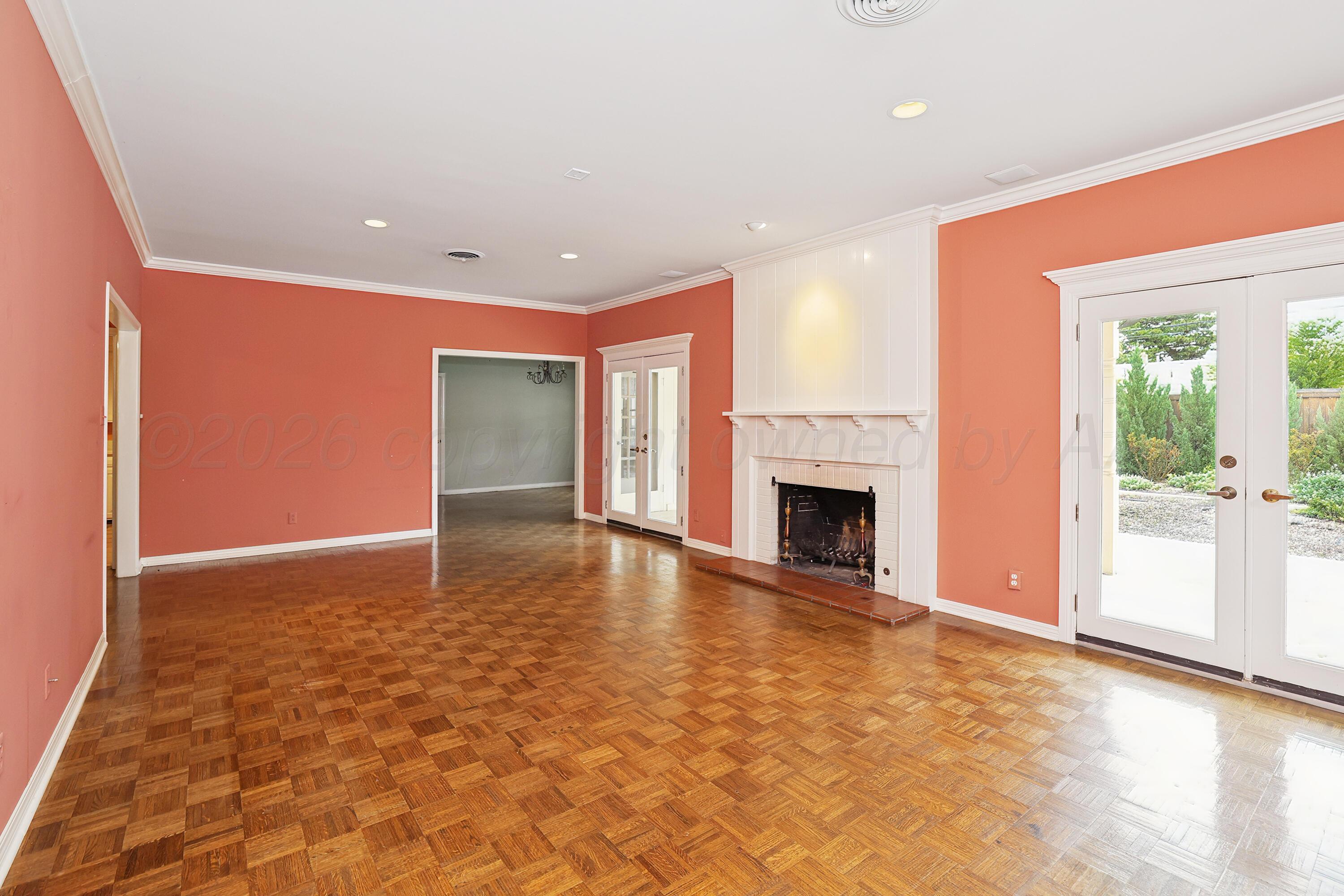 2417 S Hughes Street Property Photo 10