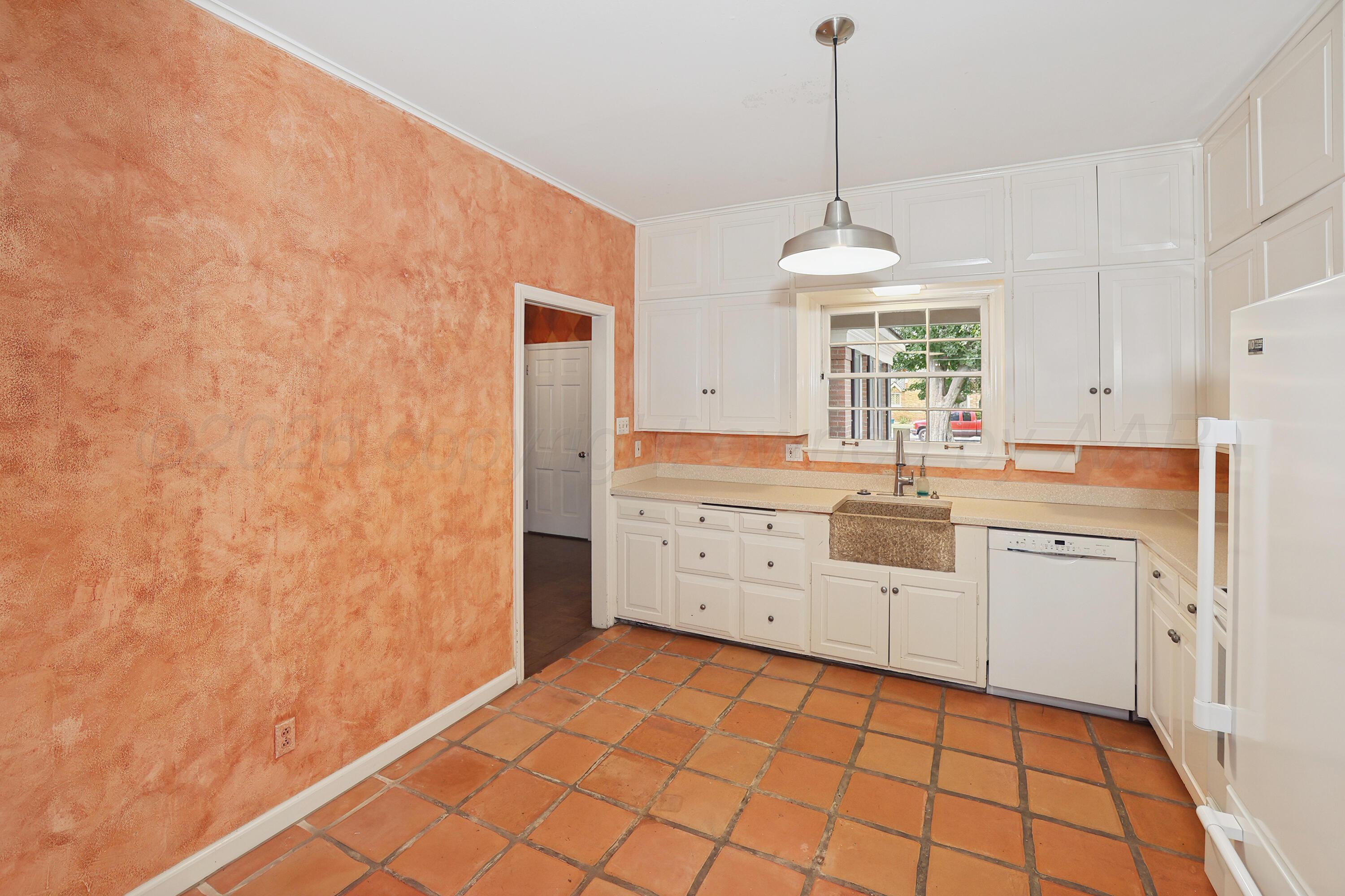 2417 S Hughes Street Property Photo 13