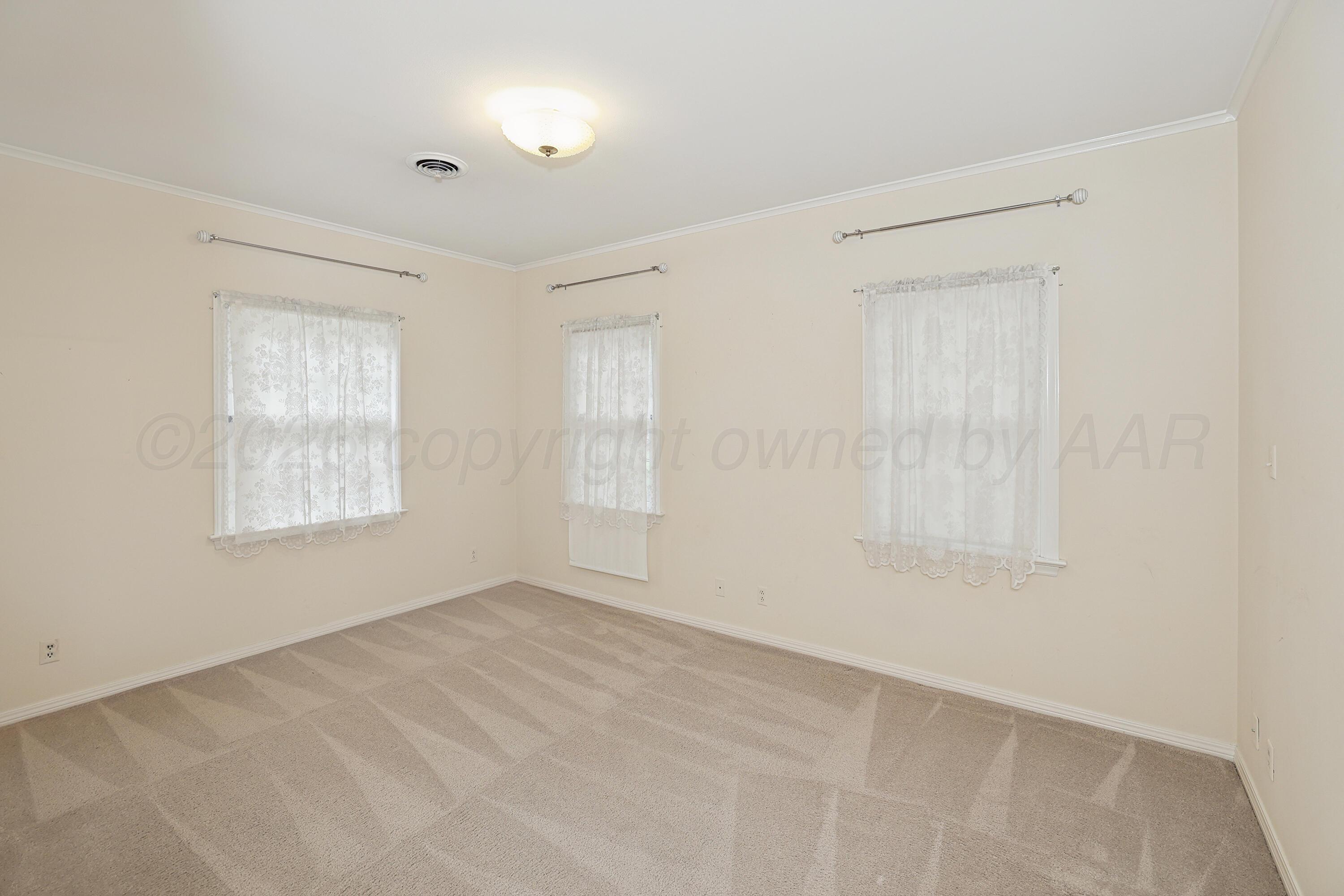 2417 S Hughes Street Property Photo 27
