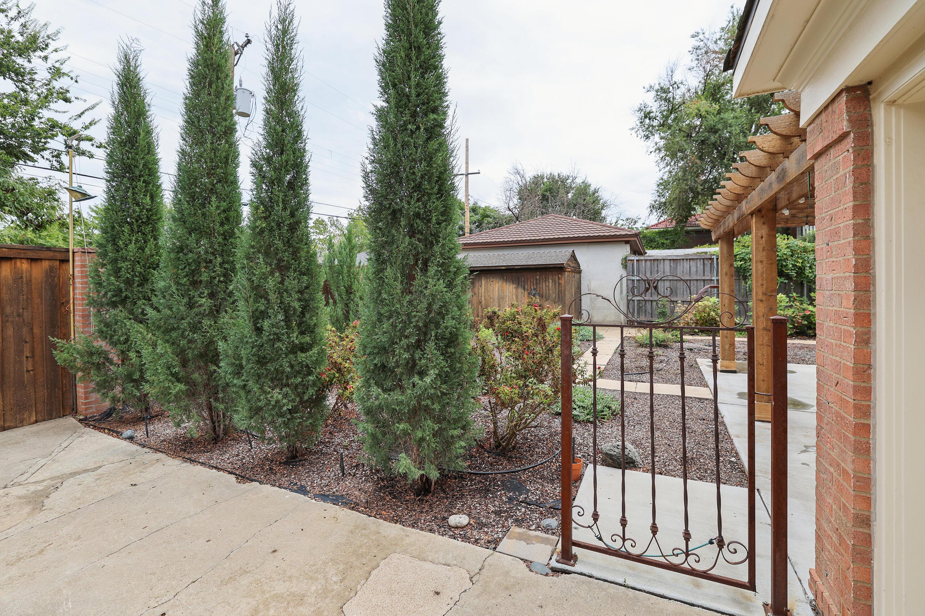 2417 S Hughes Street Property Photo 42