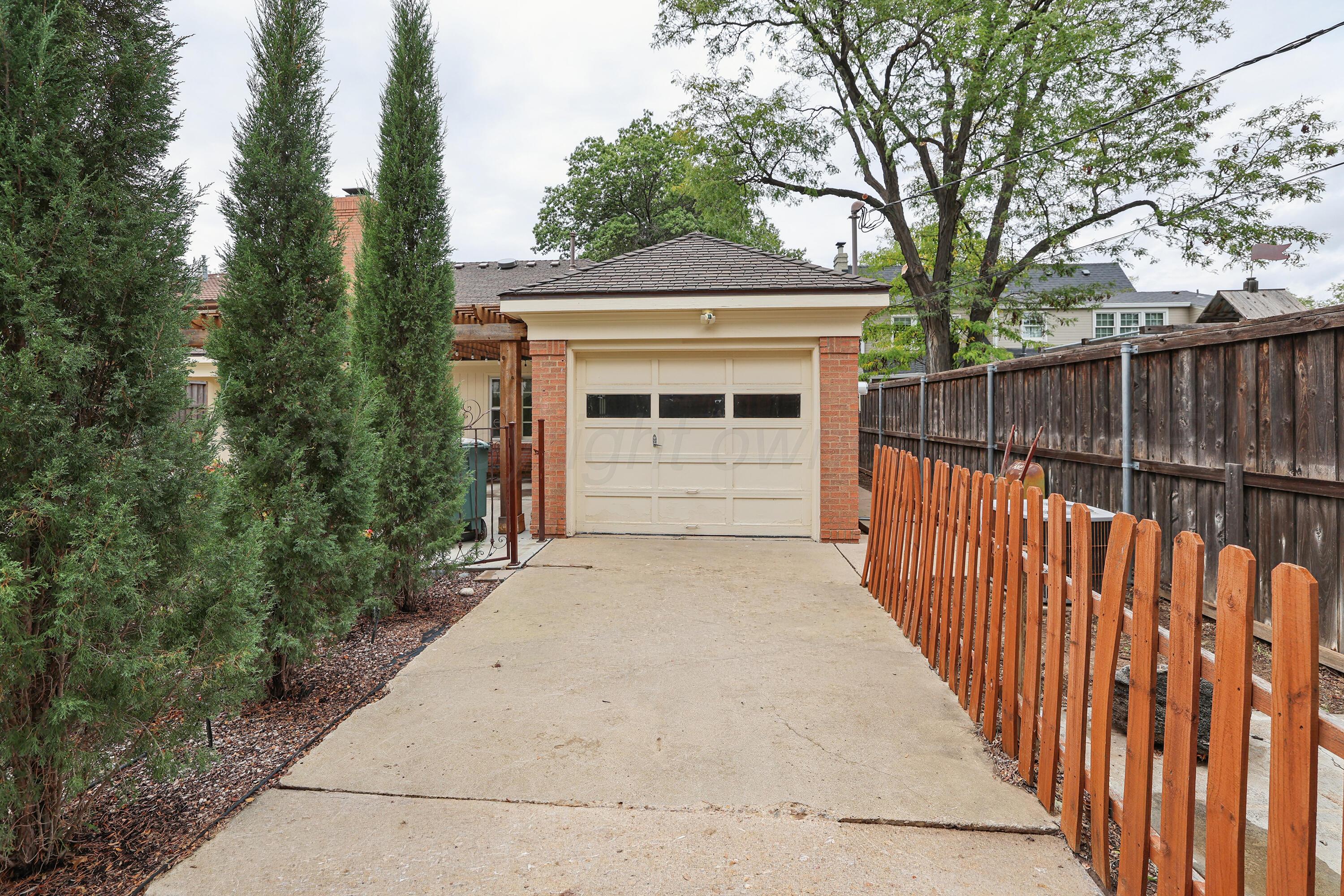 2417 S Hughes Street Property Photo 44