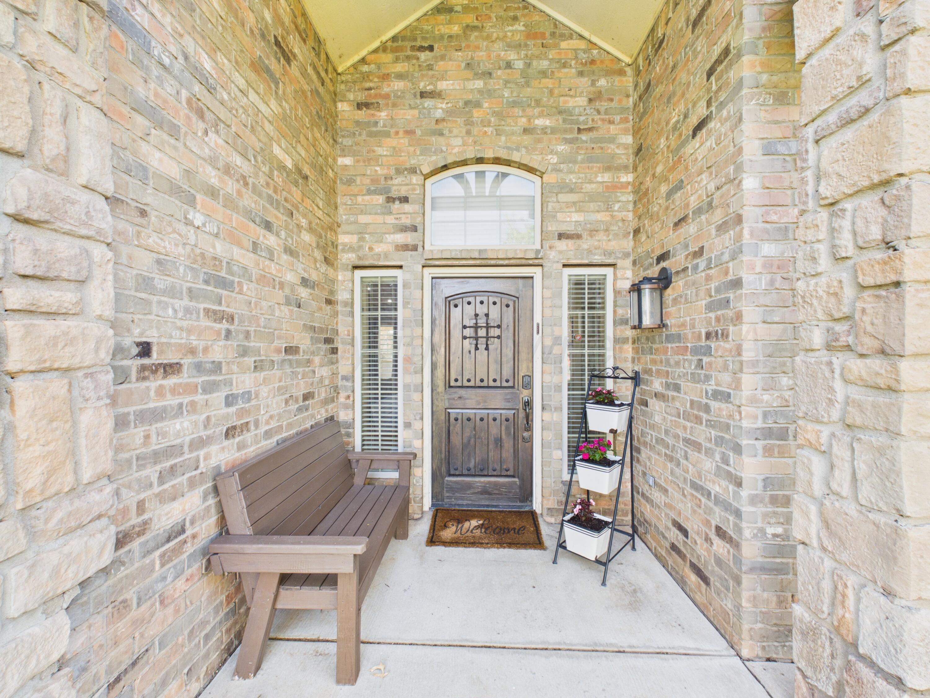 9151 Bridle Trails Drive Property Photo 8