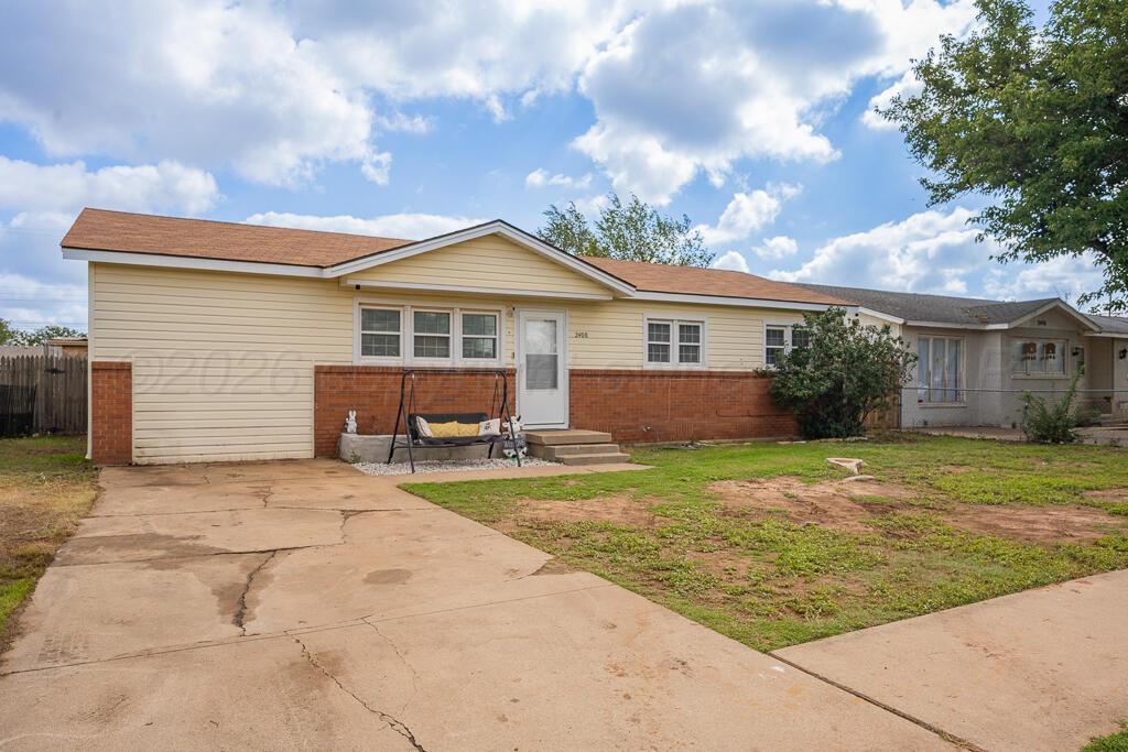 2408 N Spring Street Property Photo 3