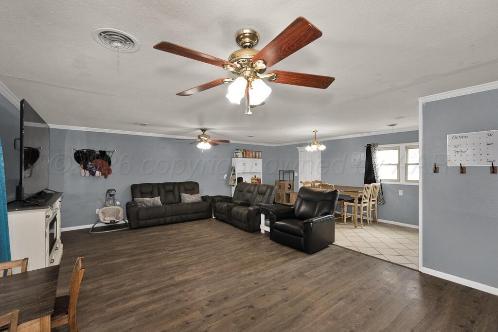 2408 N Spring Street Property Photo 5