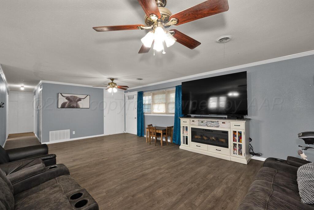 2408 N Spring Street Property Photo 6