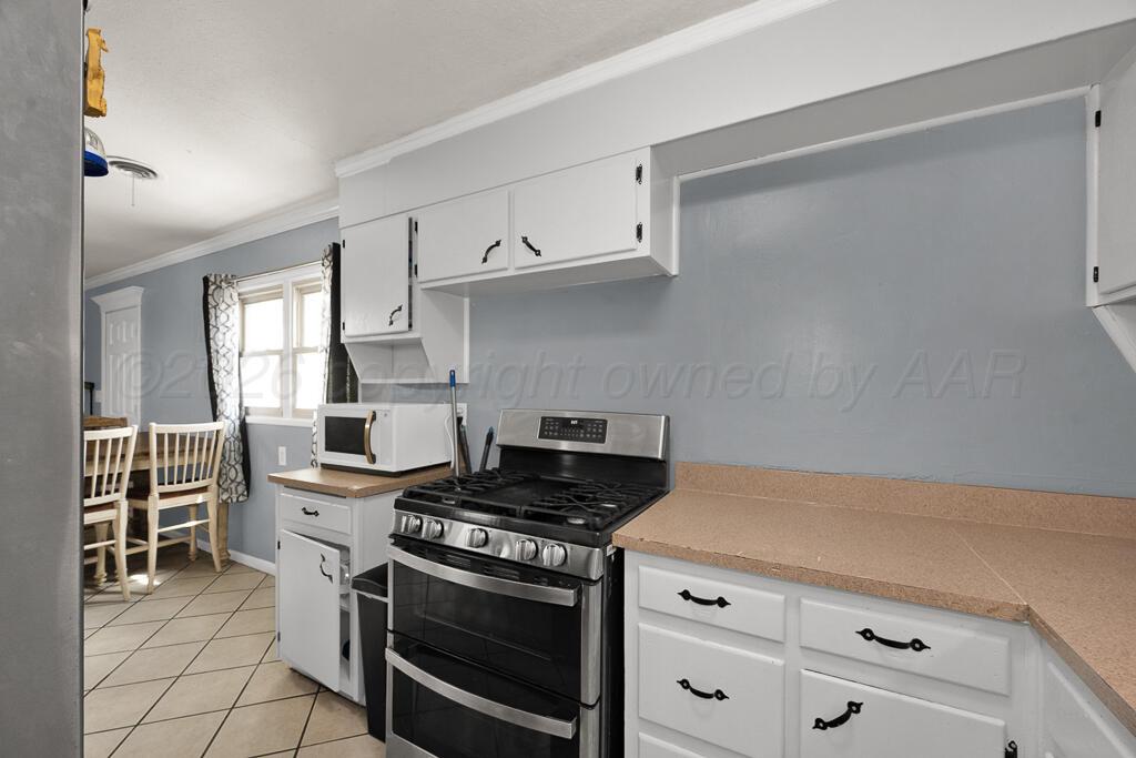 2408 N Spring Street Property Photo 8