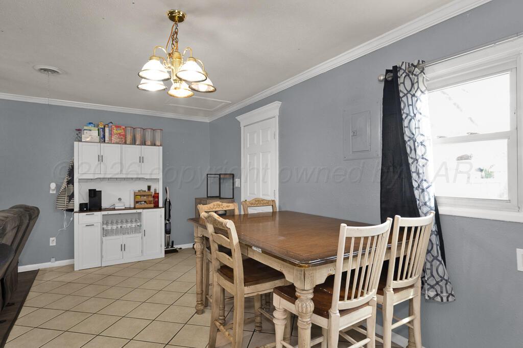 2408 N Spring Street Property Photo 10
