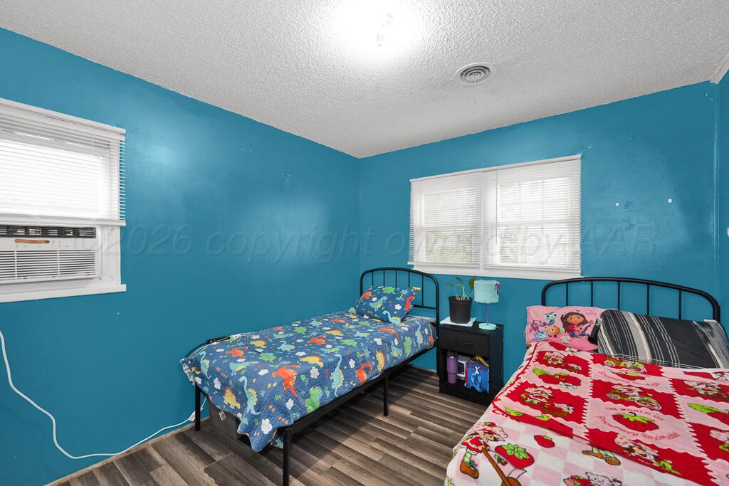 2408 N Spring Street Property Photo 11