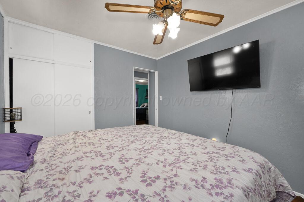 2408 N Spring Street Property Photo 17
