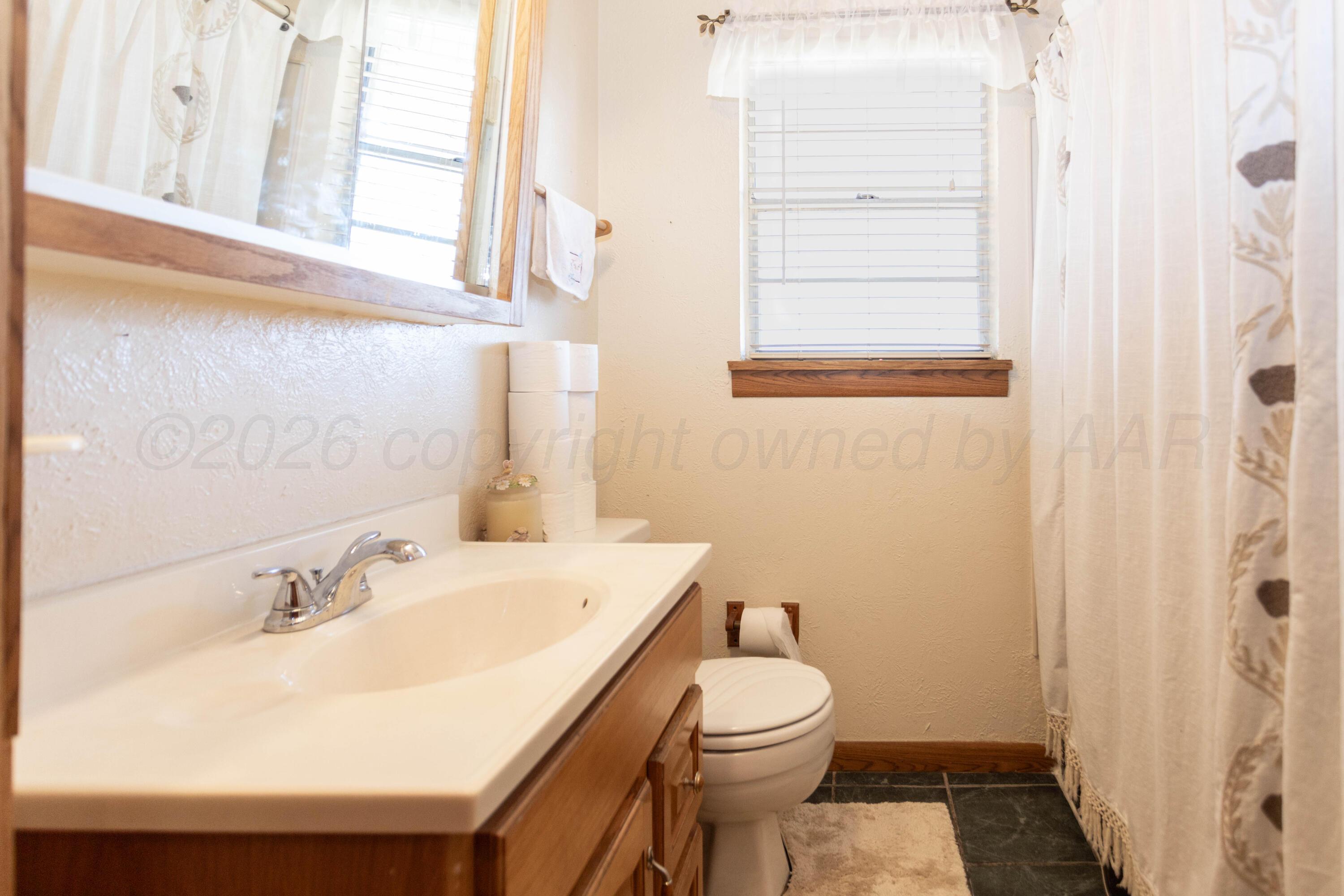 2906 N Vernon Property Photo 6
