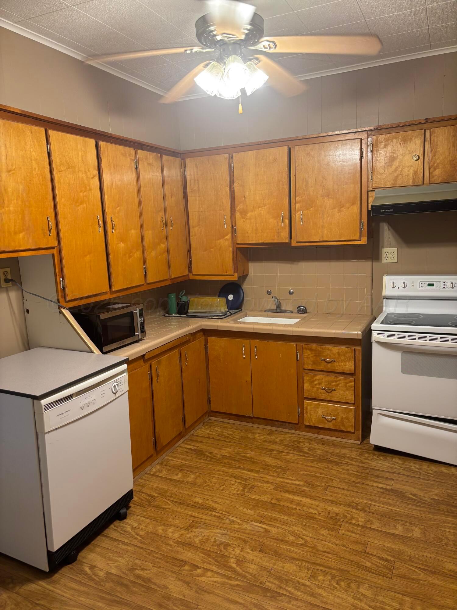 610 Avenue G Nw Property Photo 5