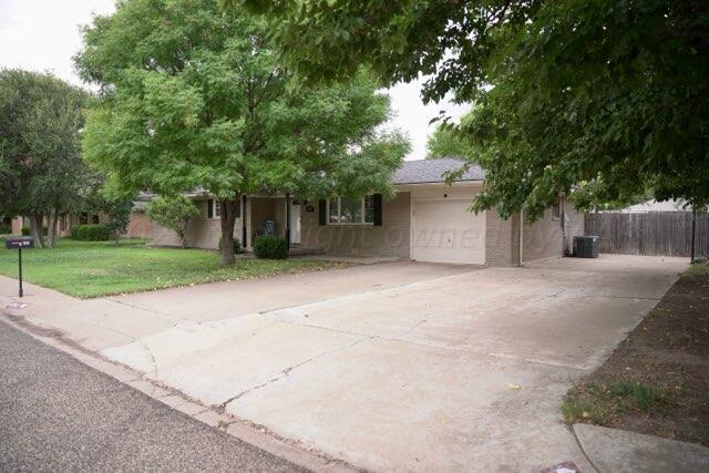 406 Lair Lane Property Photo 2