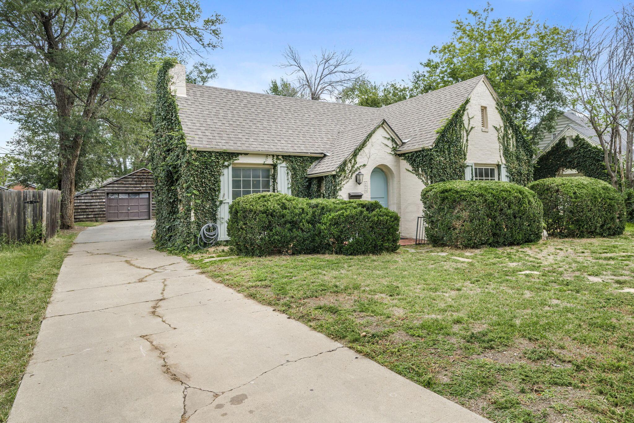 1519 S Travis Street Property Photo 2