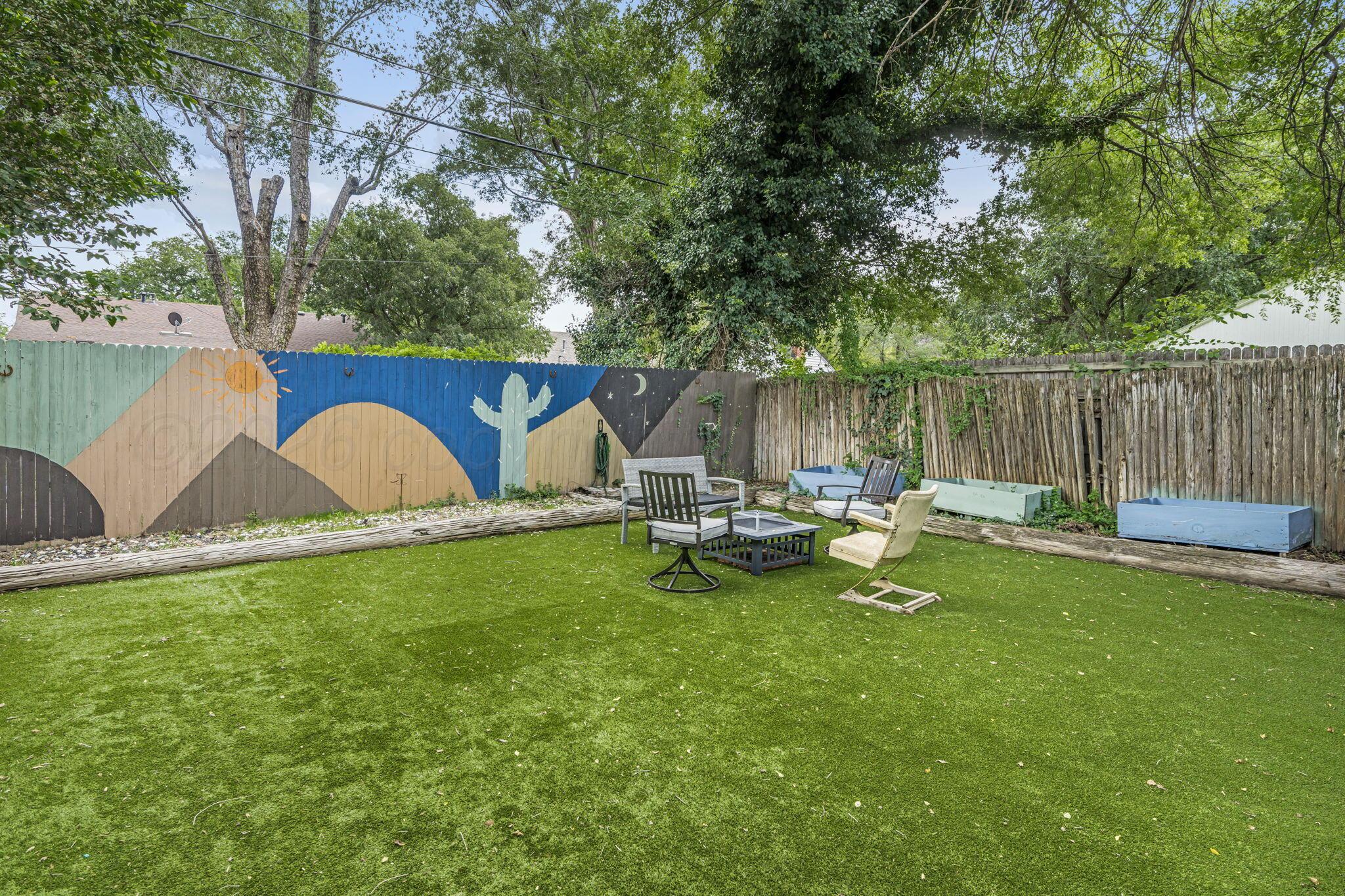 1519 S Travis Street Property Photo 28