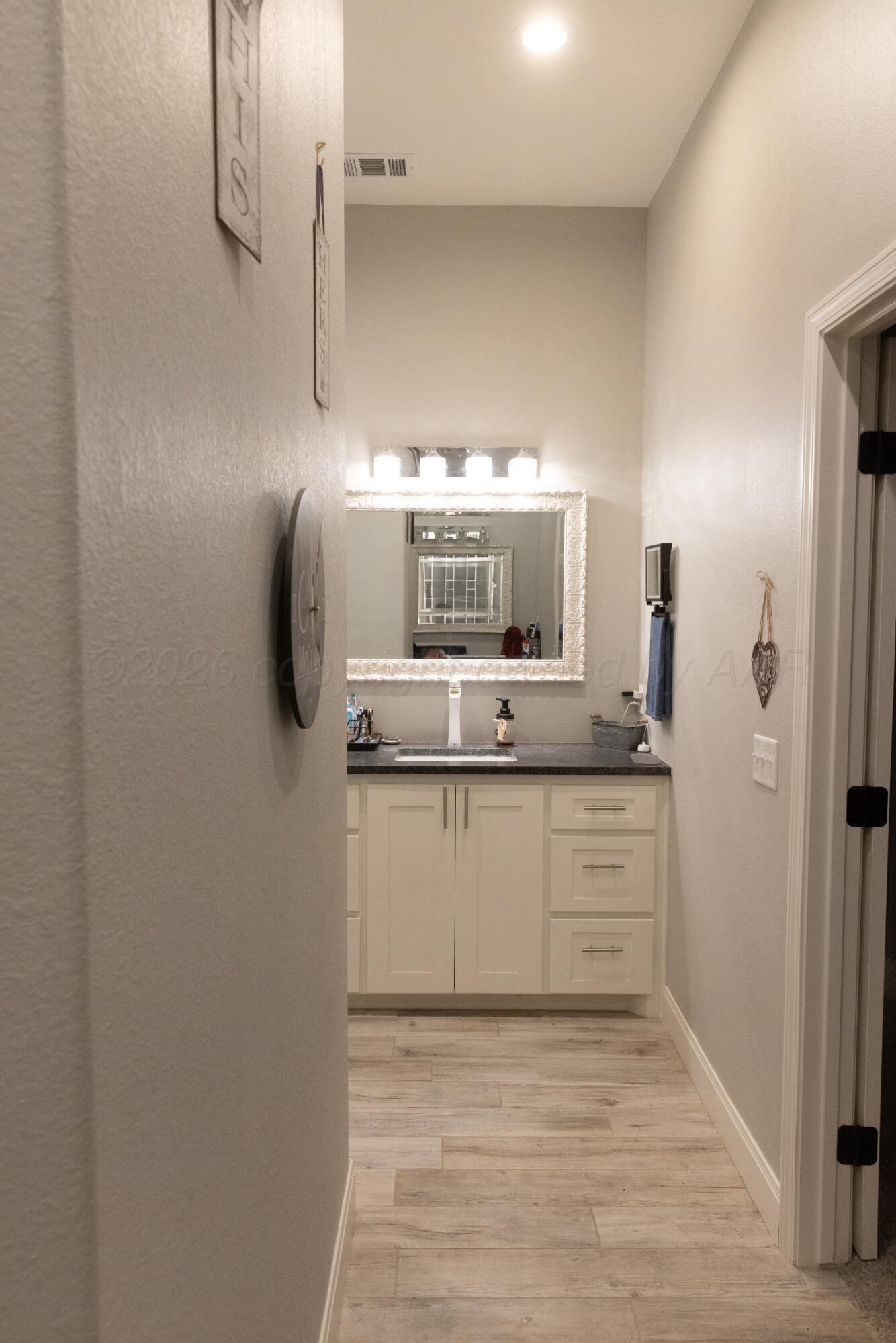 3843 County Road Hb Property Photo 13