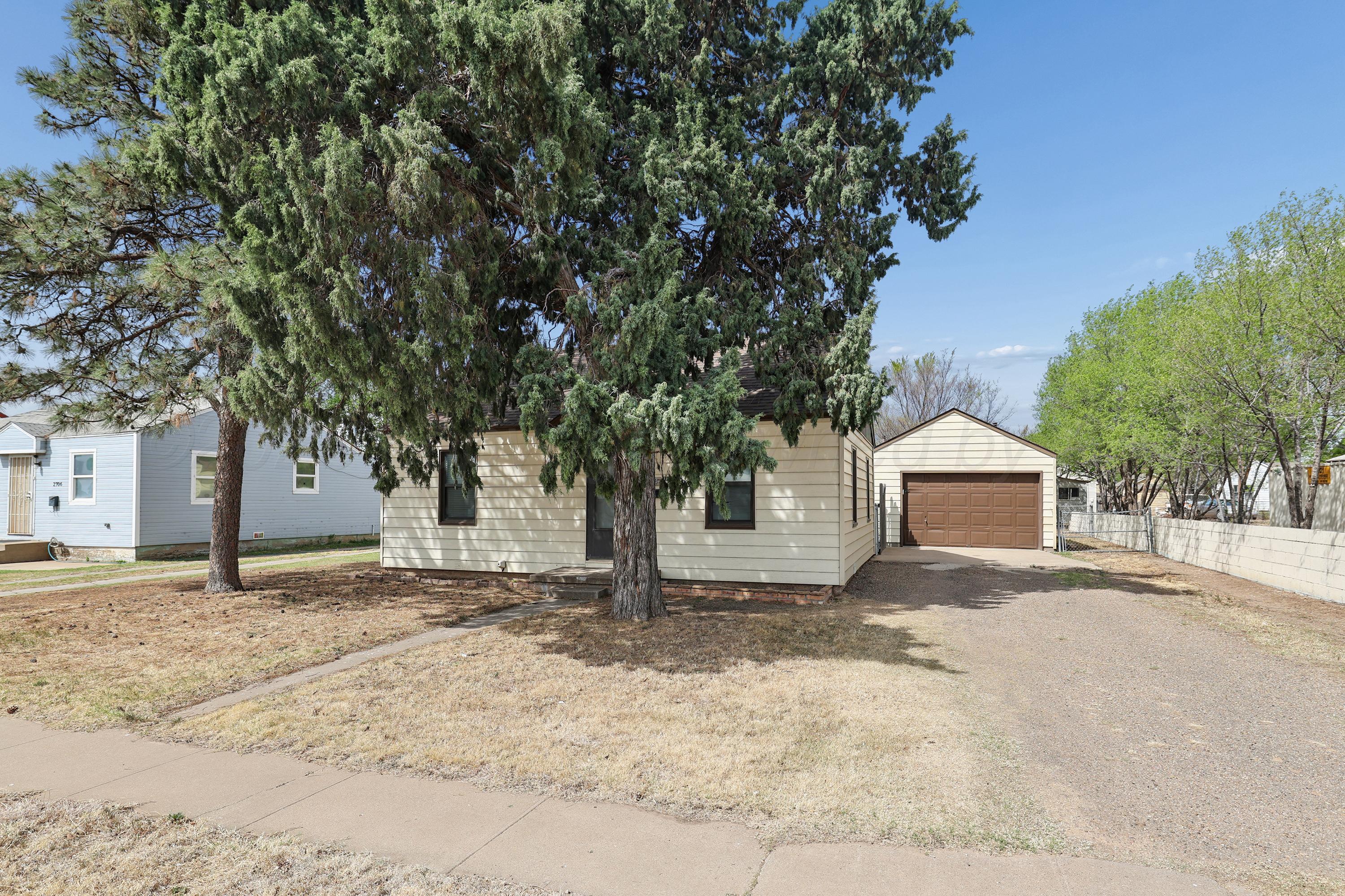 2704 Canyon Drive Property Photo 2