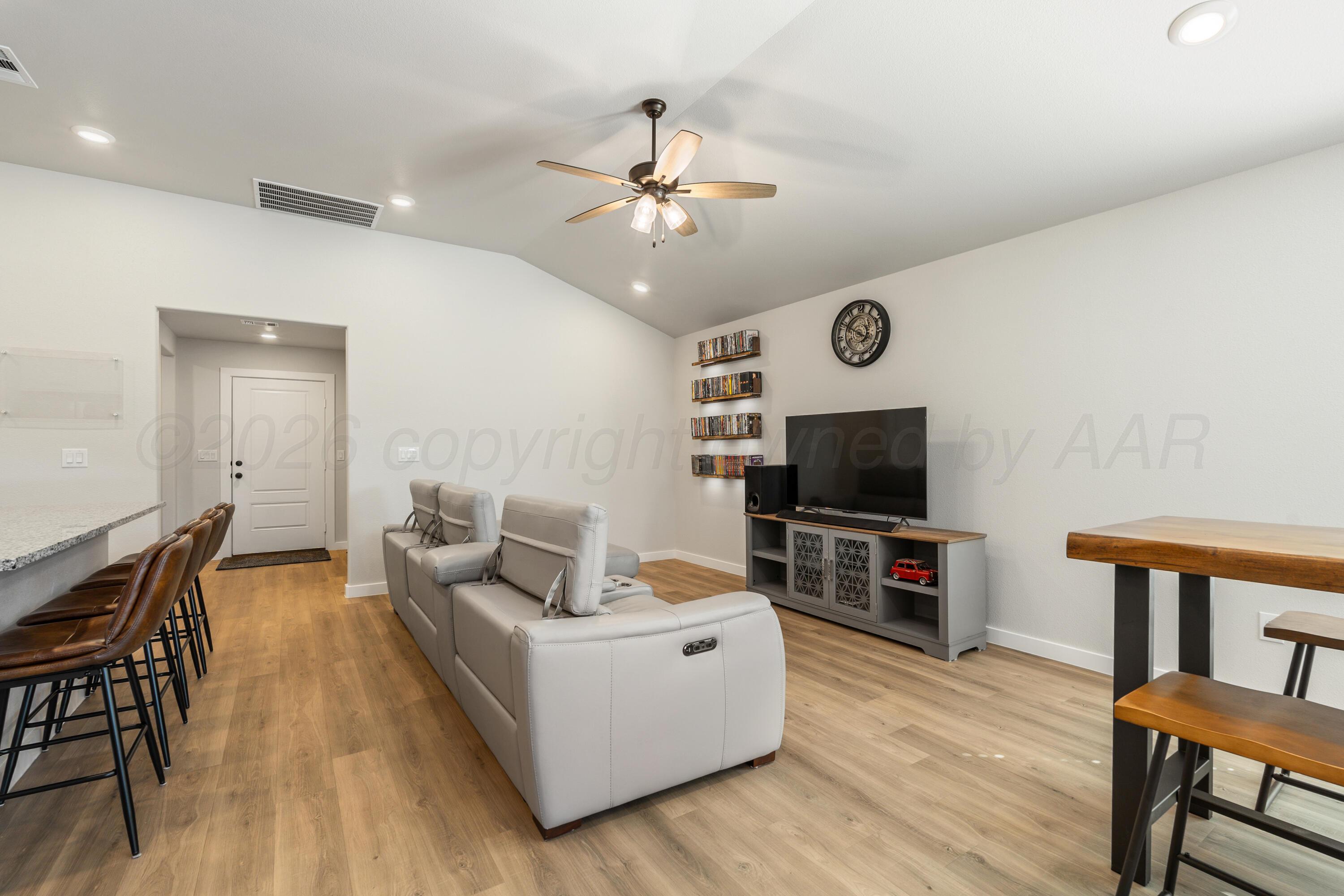 3008 Settler Avenue Property Photo 3