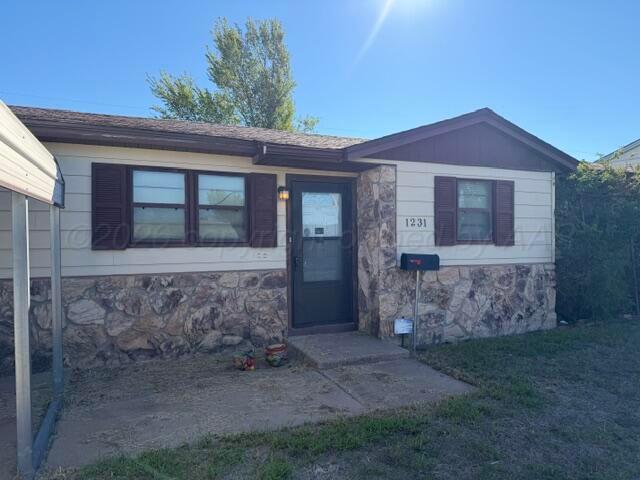 1231 S Finley Street Property Photo 2