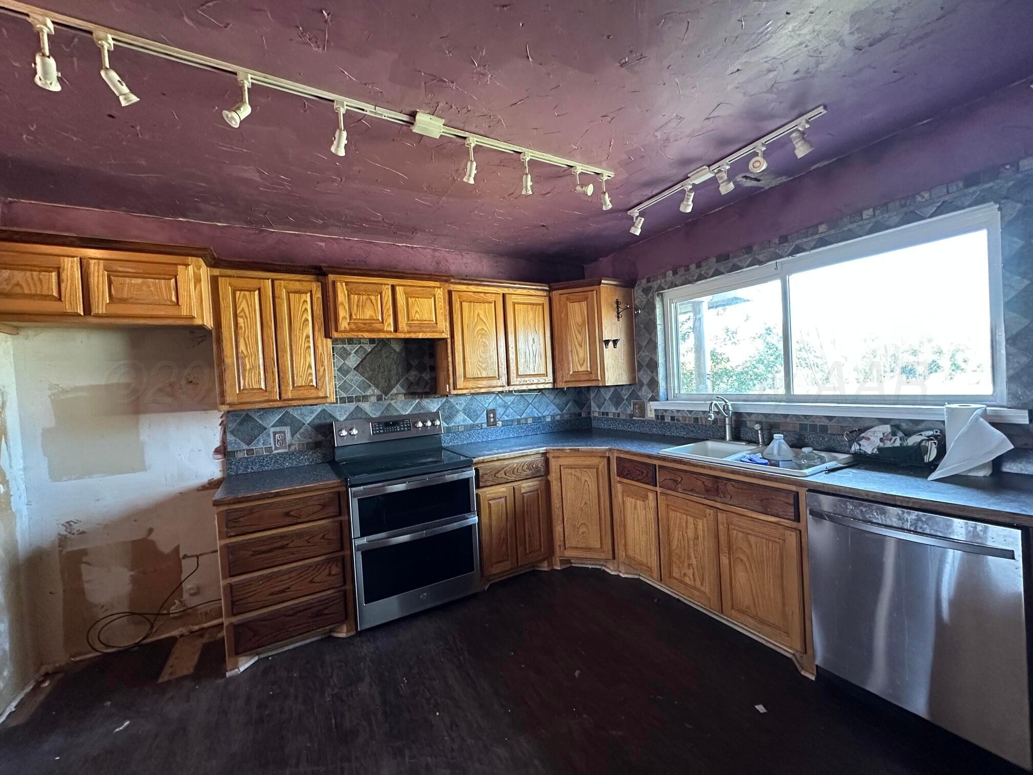 4840 Angelus Drive Property Photo 7