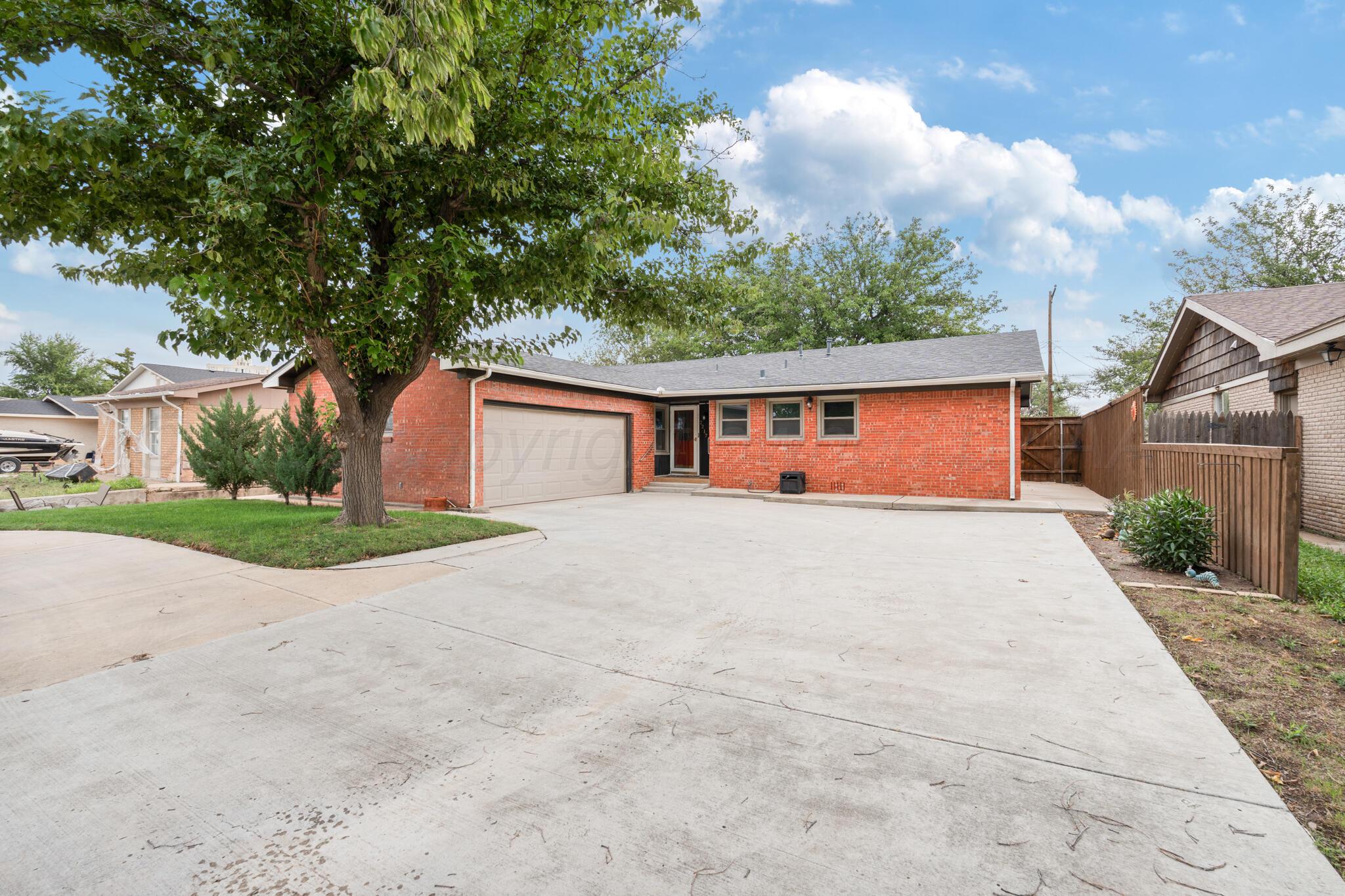 2217 Laurel Street Property Photo 1