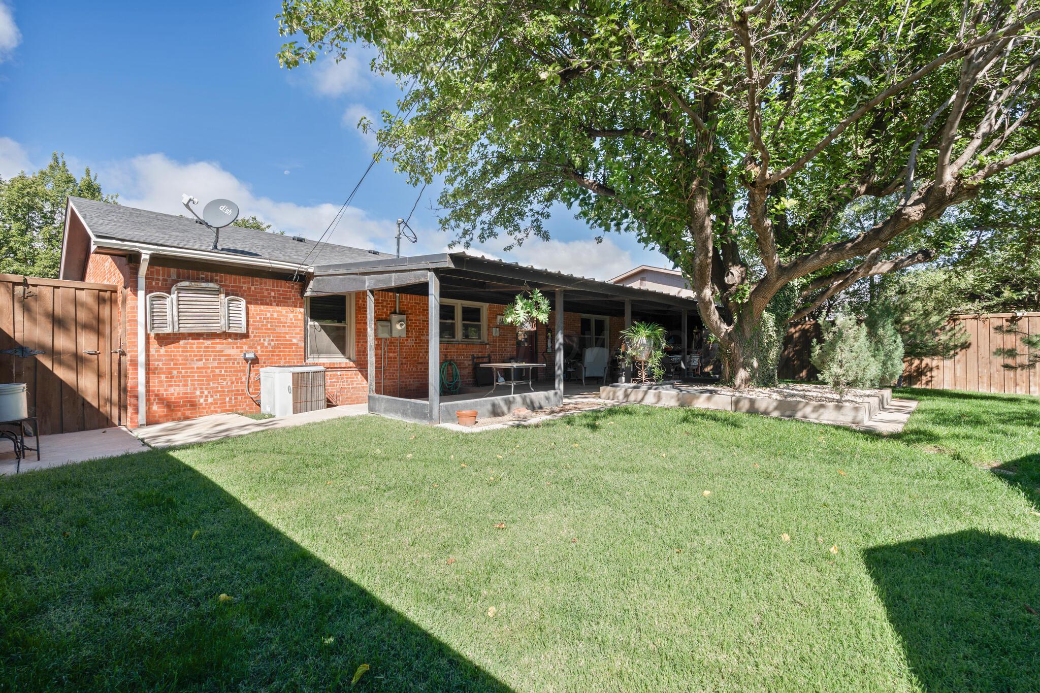 2217 Laurel Street Property Photo 4