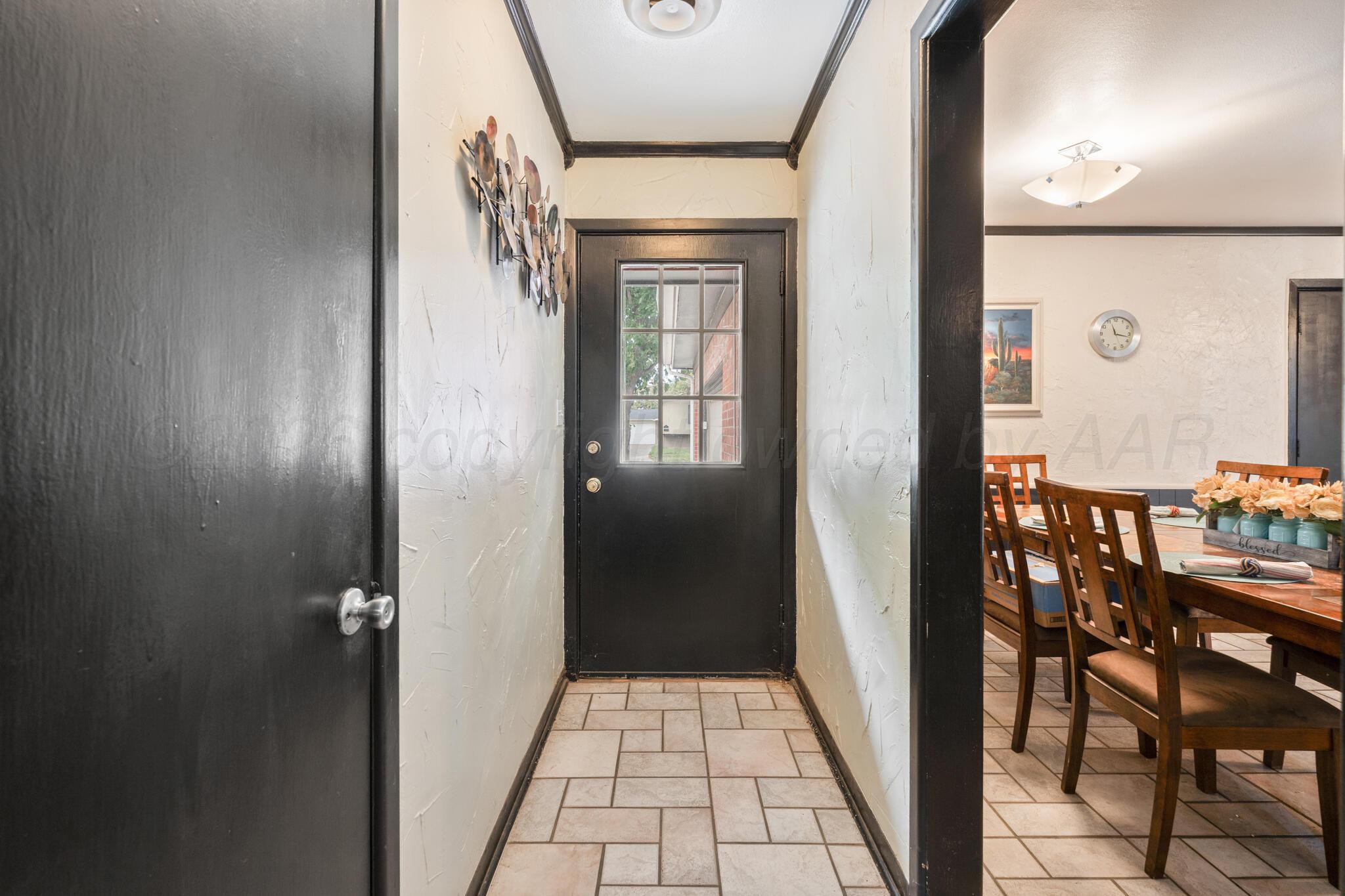 2217 Laurel Street Property Photo 6