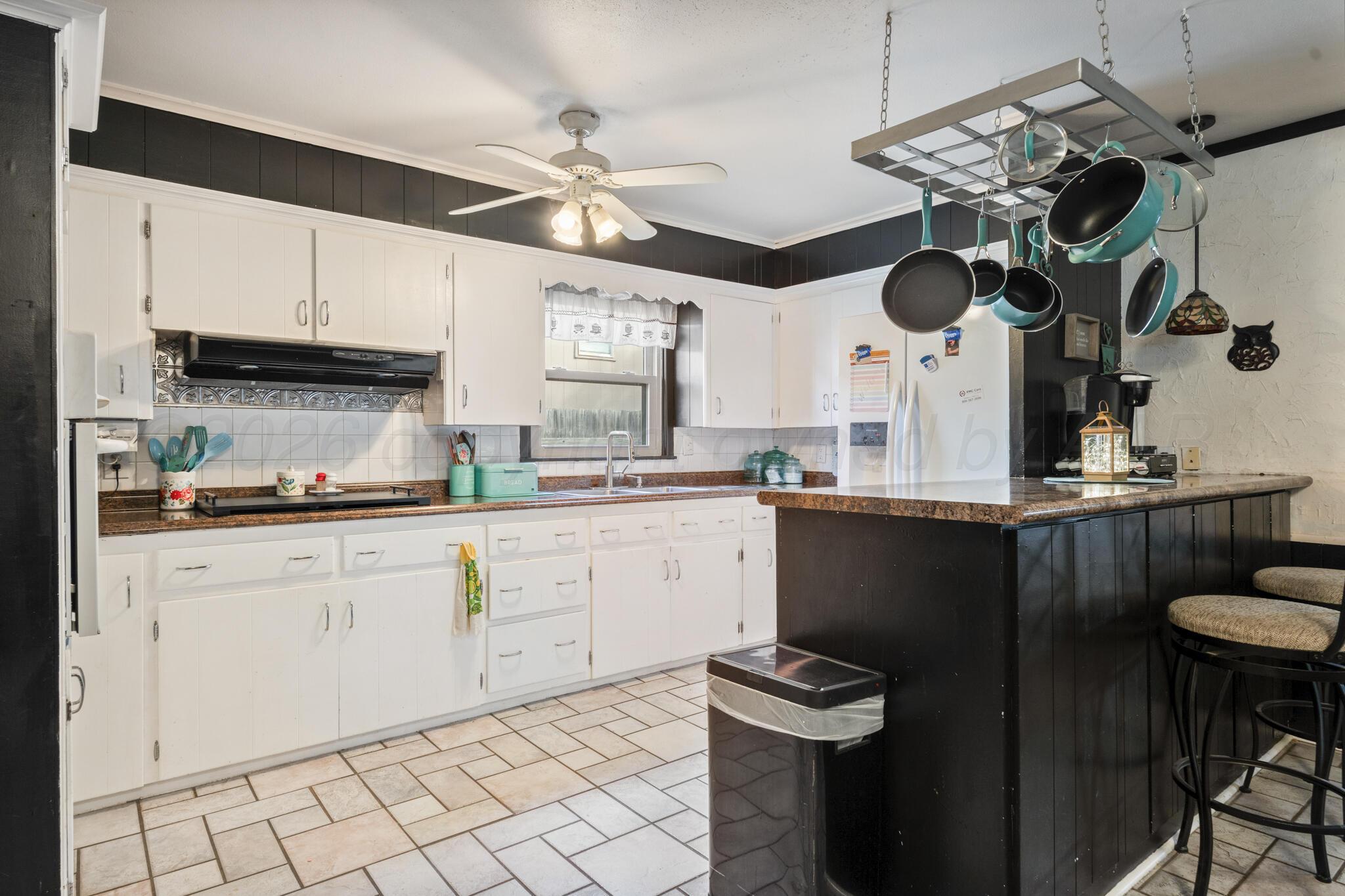 2217 Laurel Street Property Photo 8