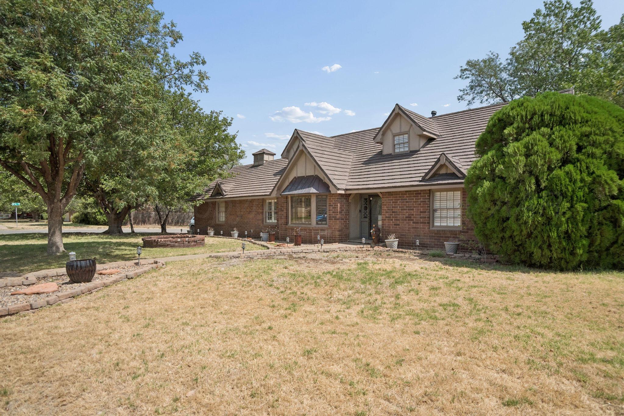 1840 N Fir Street Property Photo 2