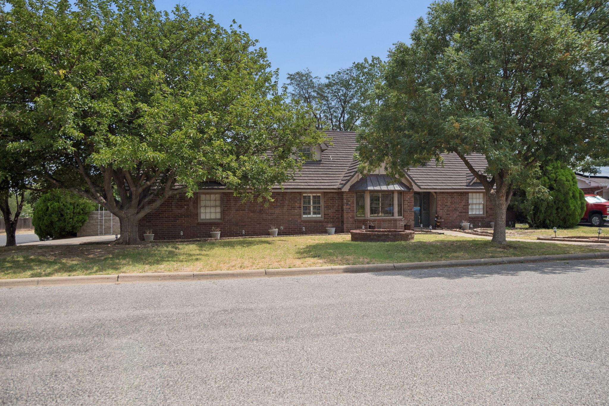 1840 N Fir Street Property Photo 3