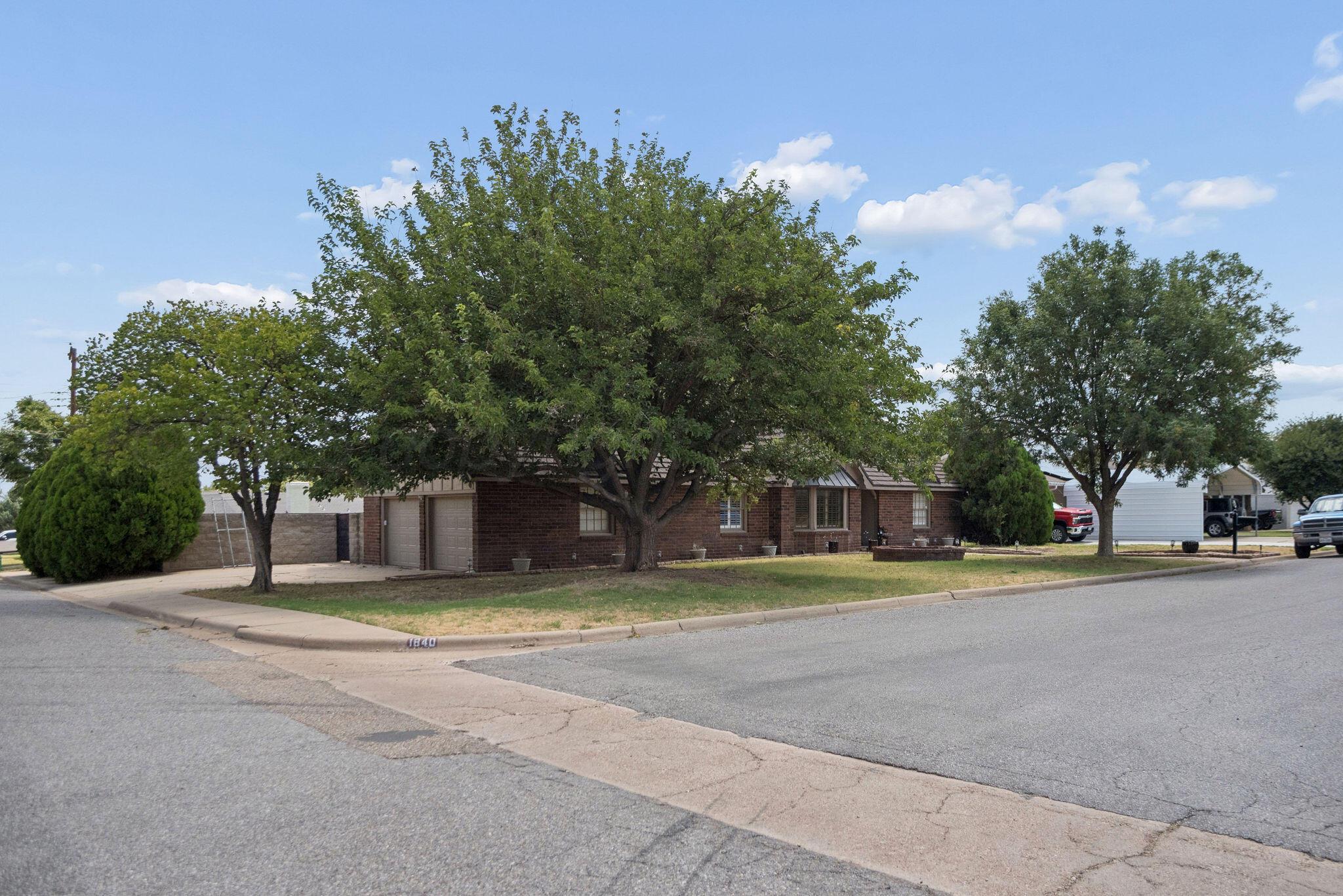 1840 N Fir Street Property Photo 4