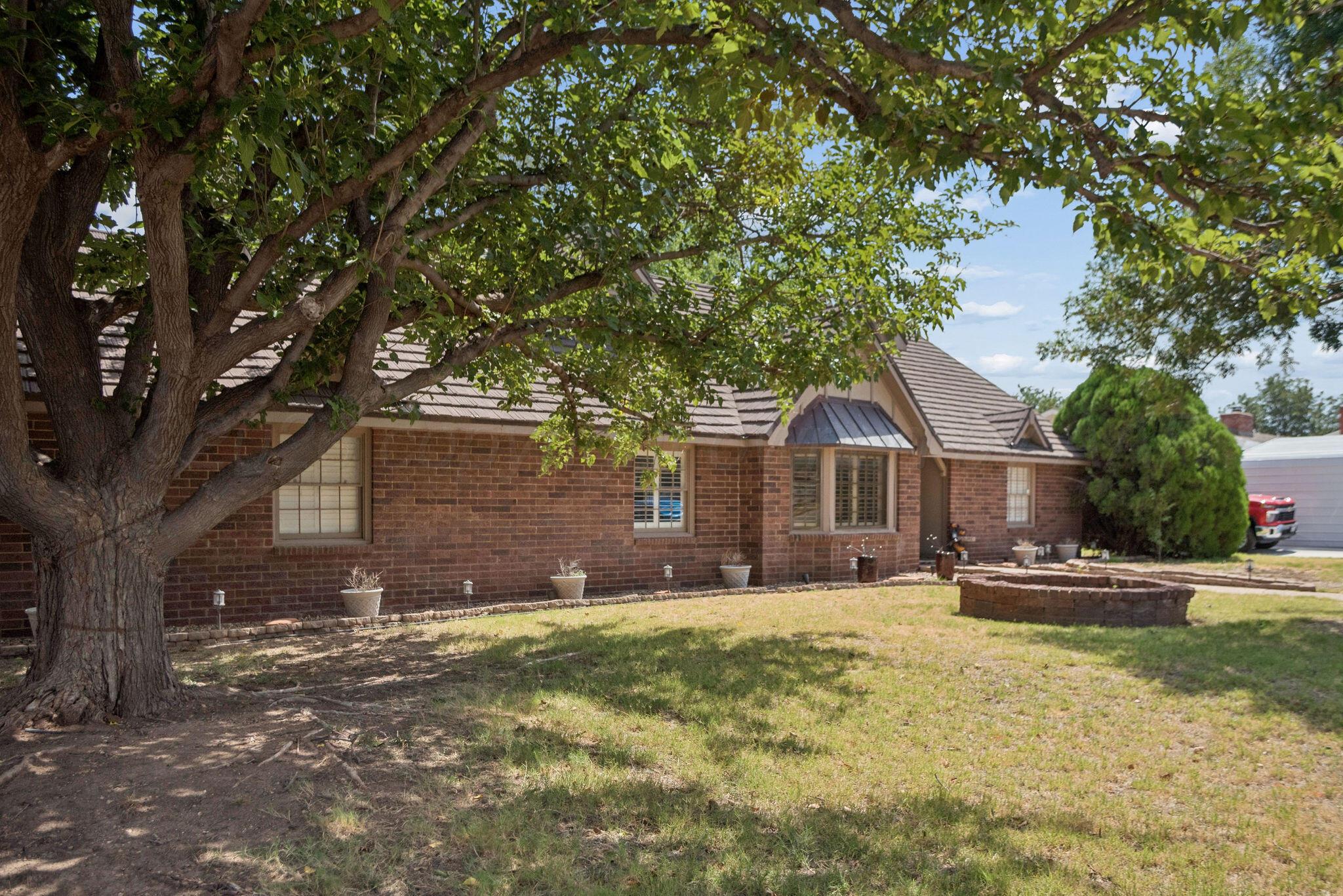 1840 N Fir Street Property Photo 5