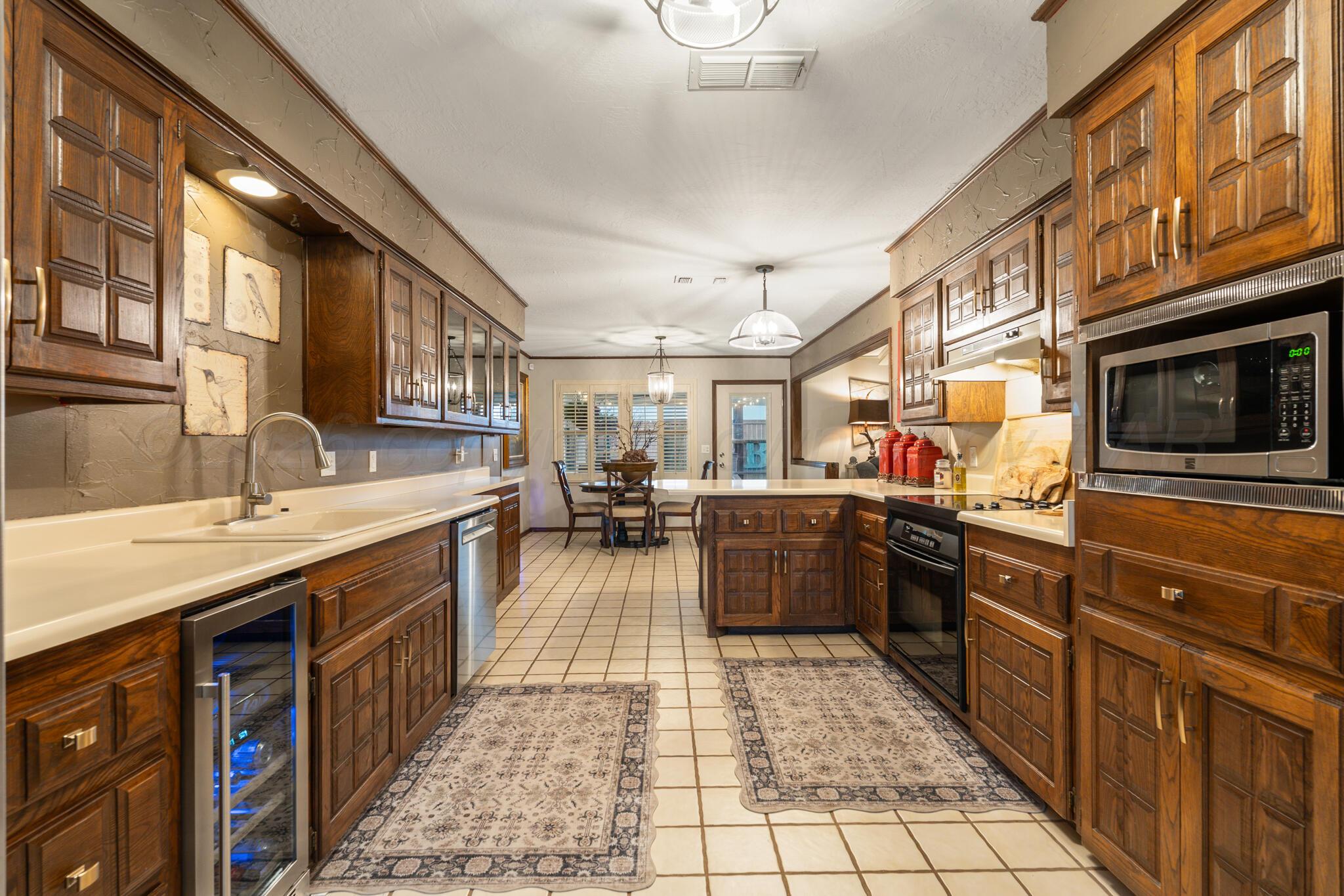 412 Douglas Street Property Photo 17