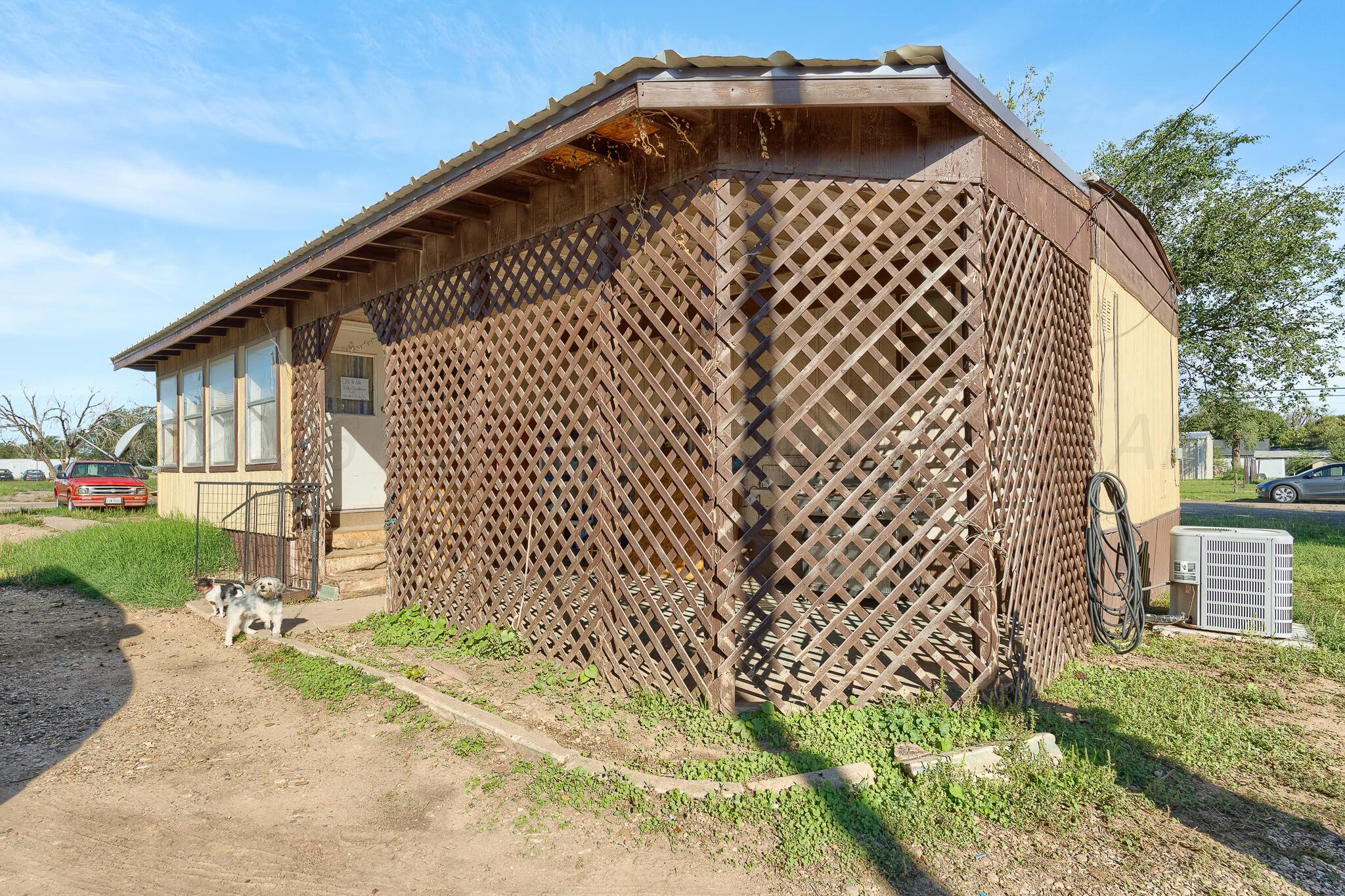 1007 W Main Street Property Photo 4