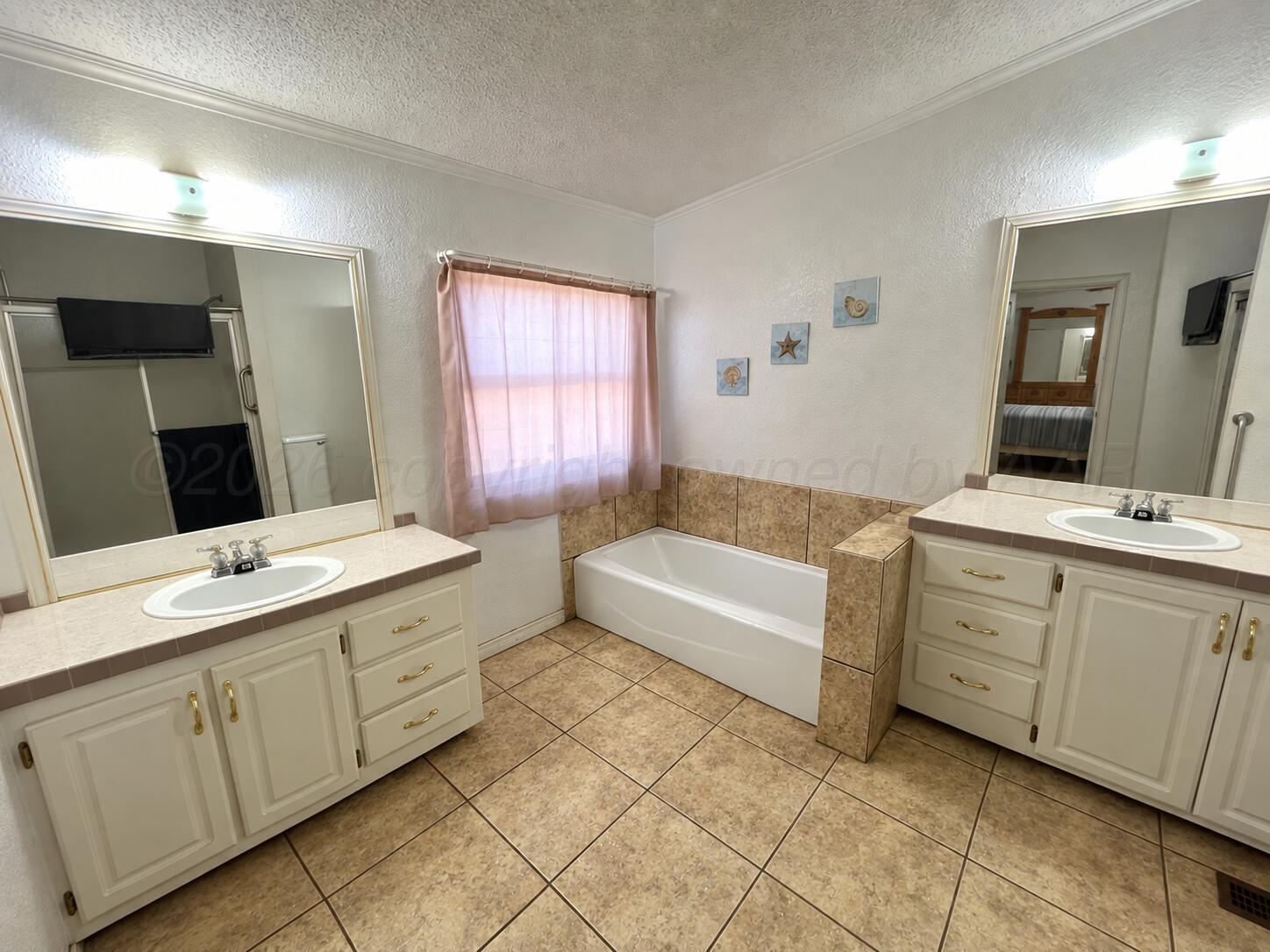 1100 Avenue A Property Photo 13